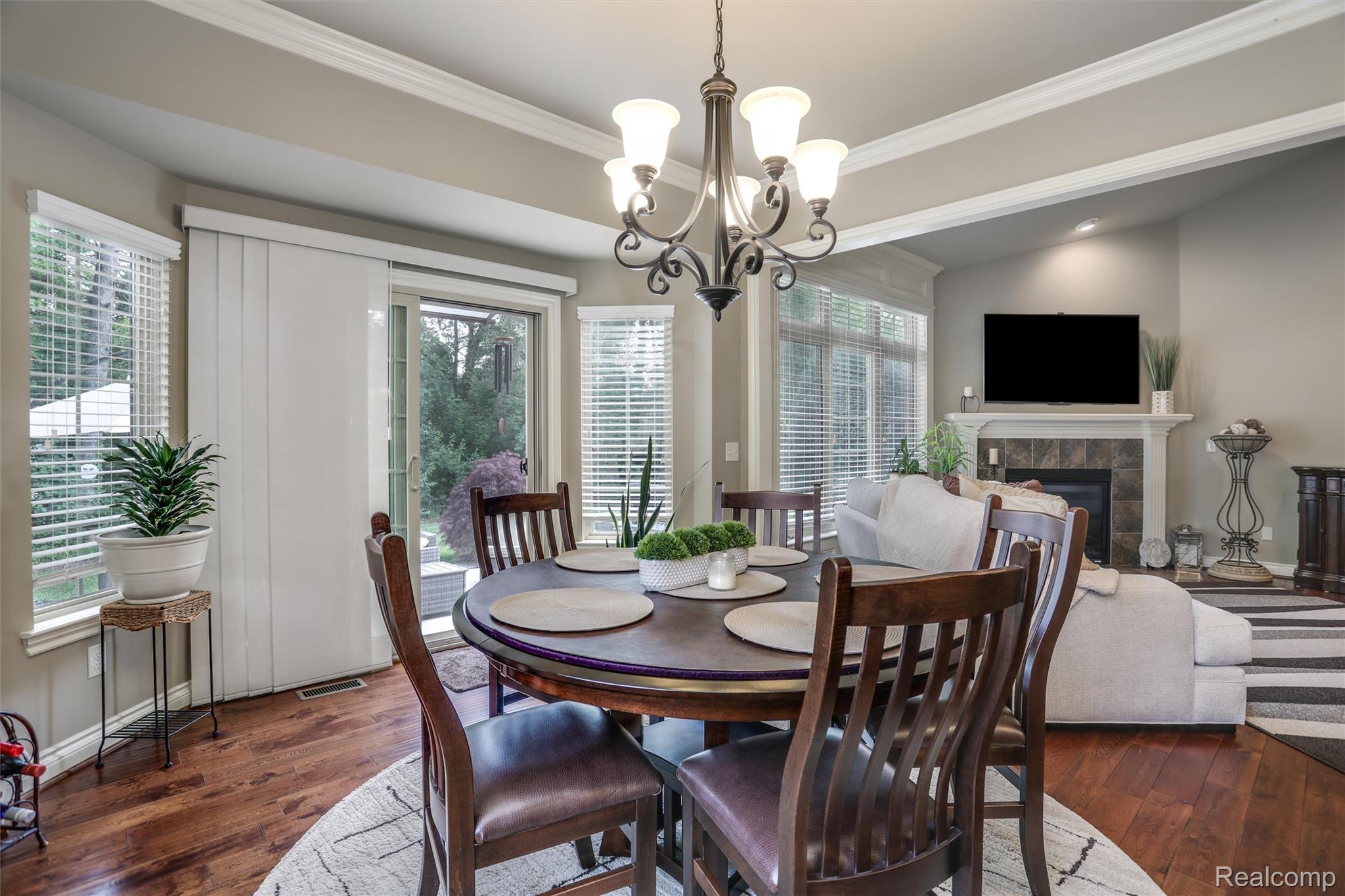 2807 Kentwood Drive