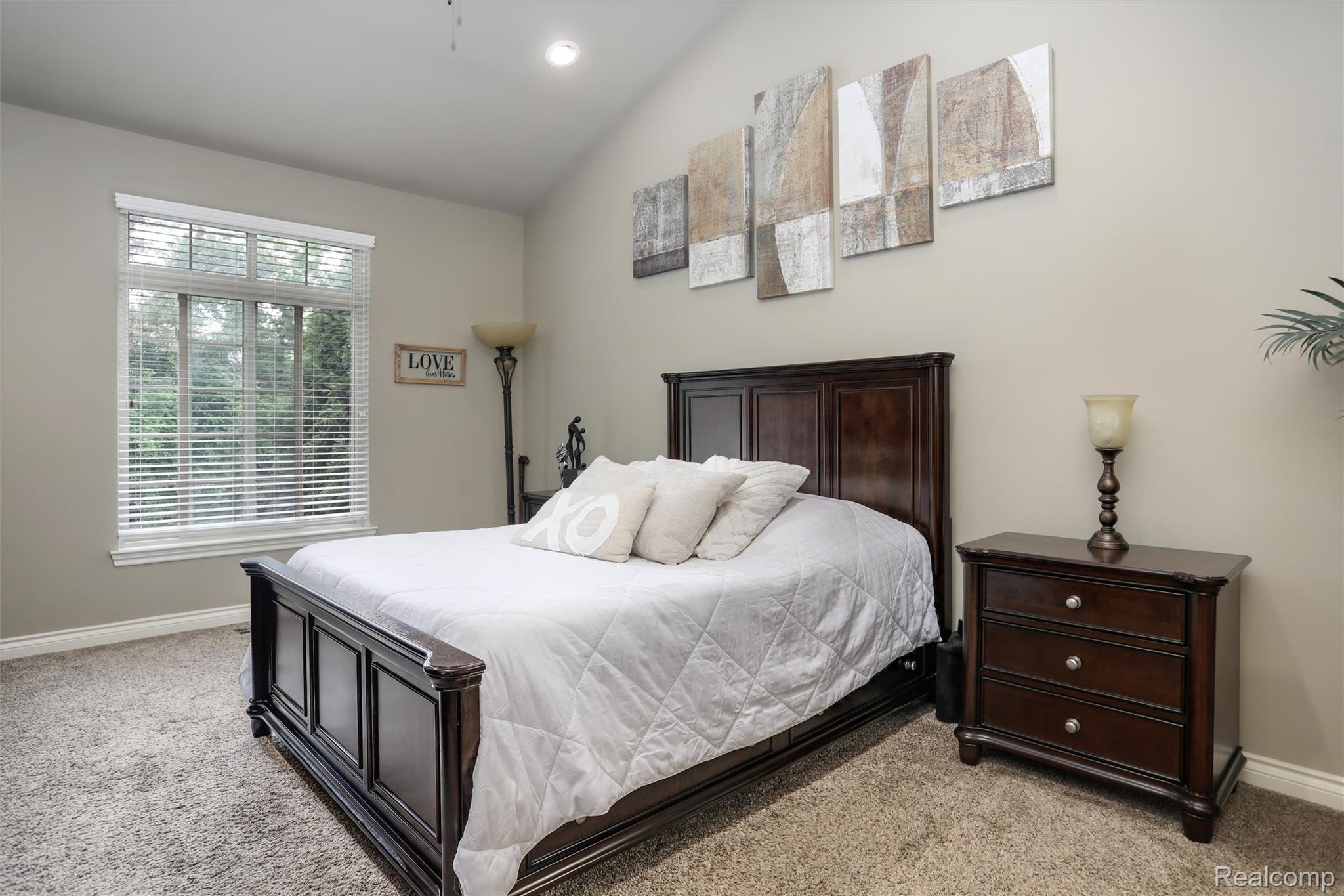 2807 Kentwood Drive