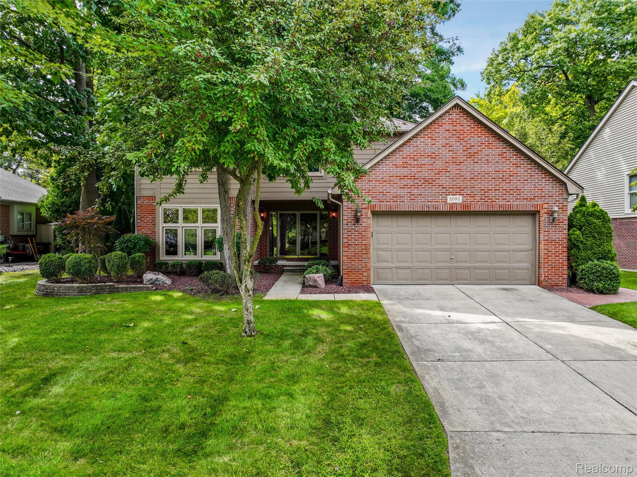 2082 Avon Lake Lane