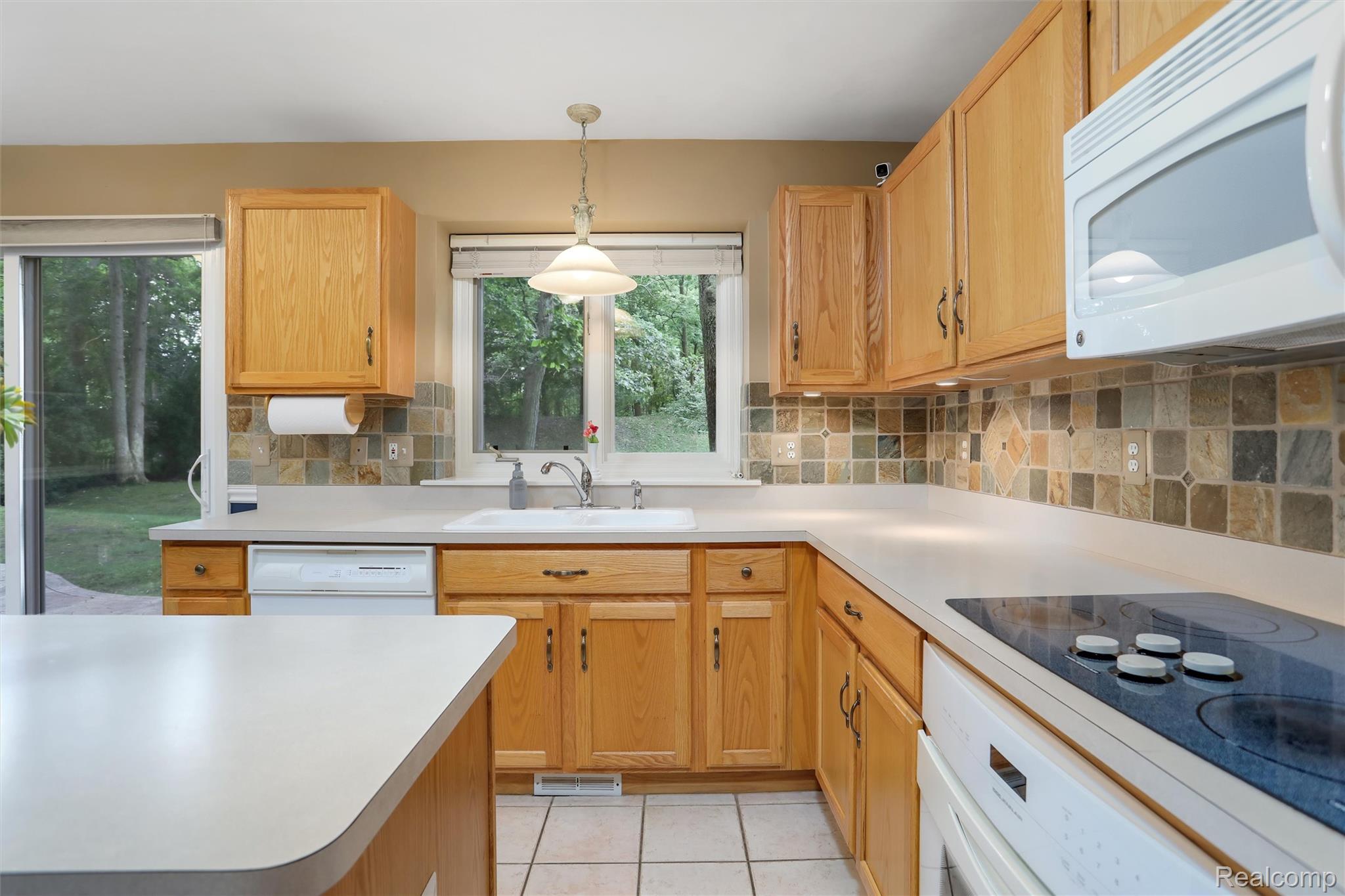 2082 Avon Lake Lane