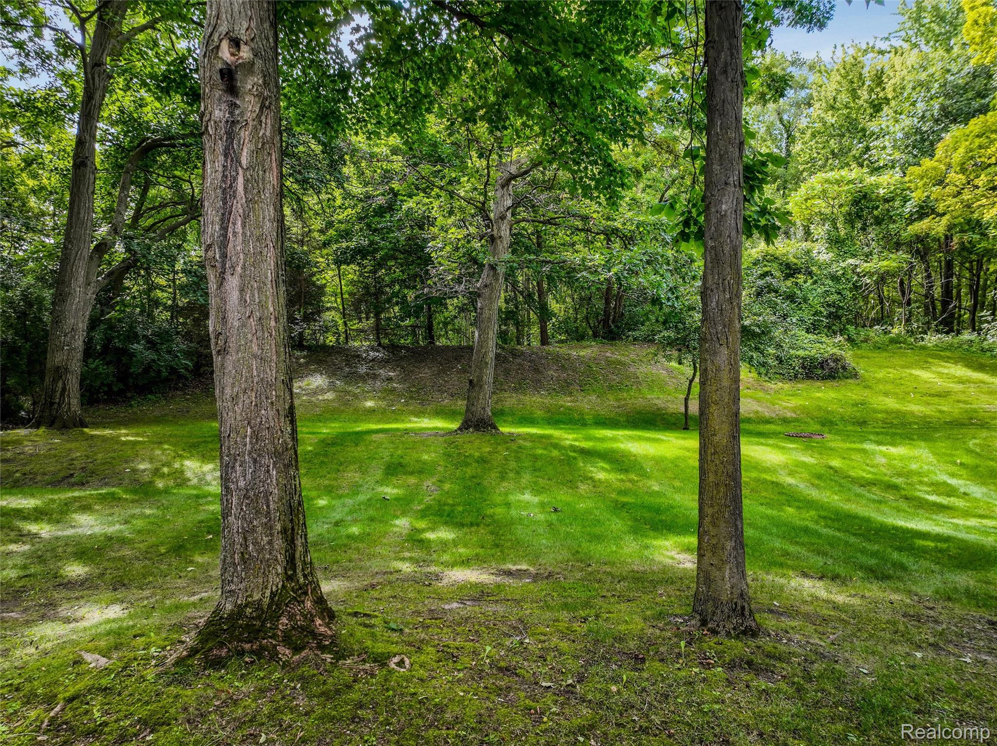 2082 Avon Lake Lane