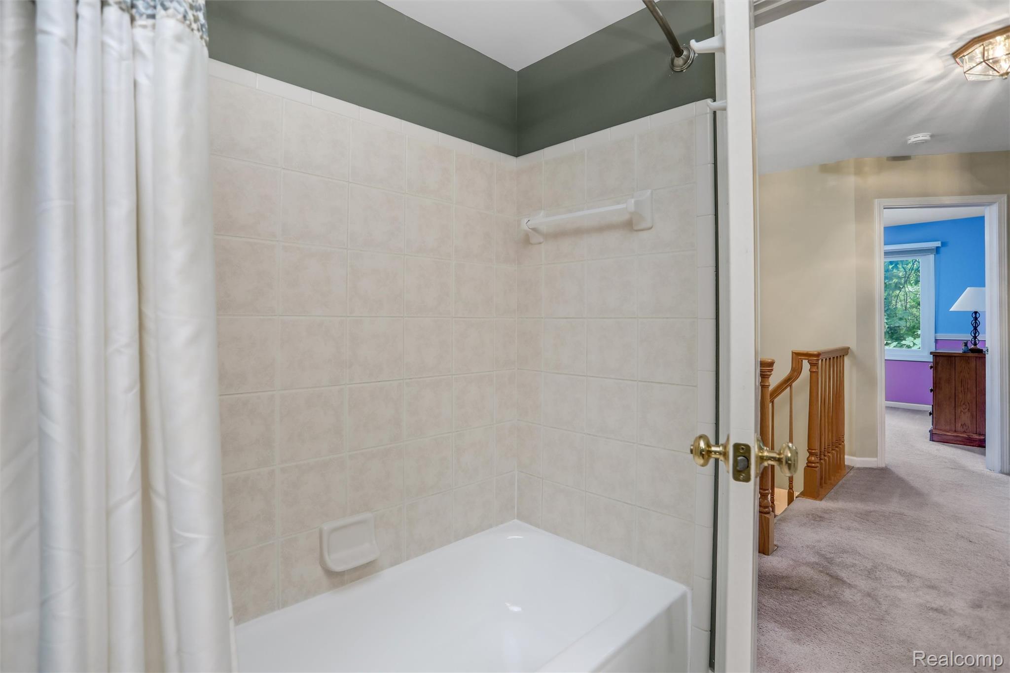 2082 Avon Lake Lane