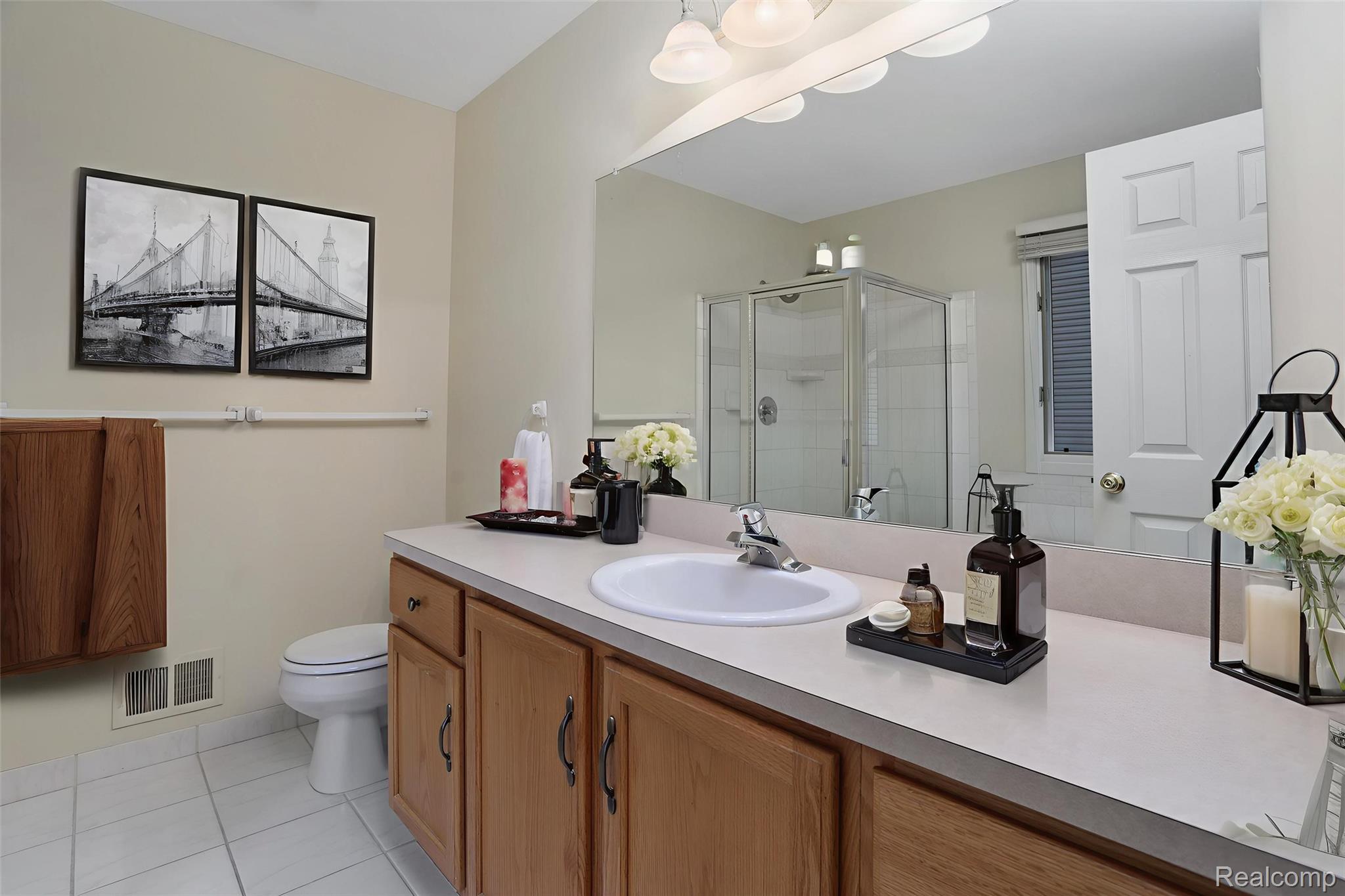 2082 Avon Lake Lane