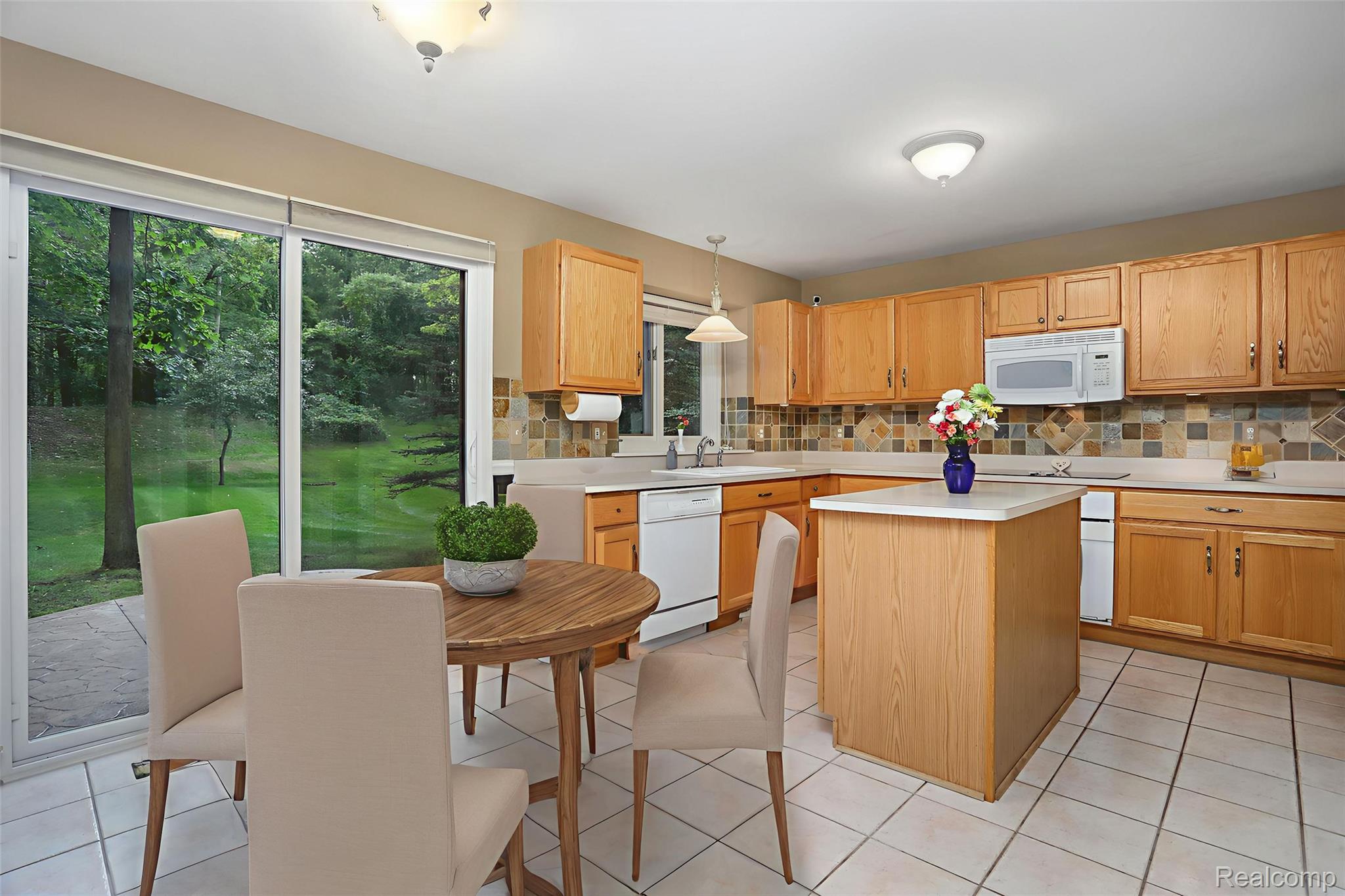 2082 Avon Lake Lane