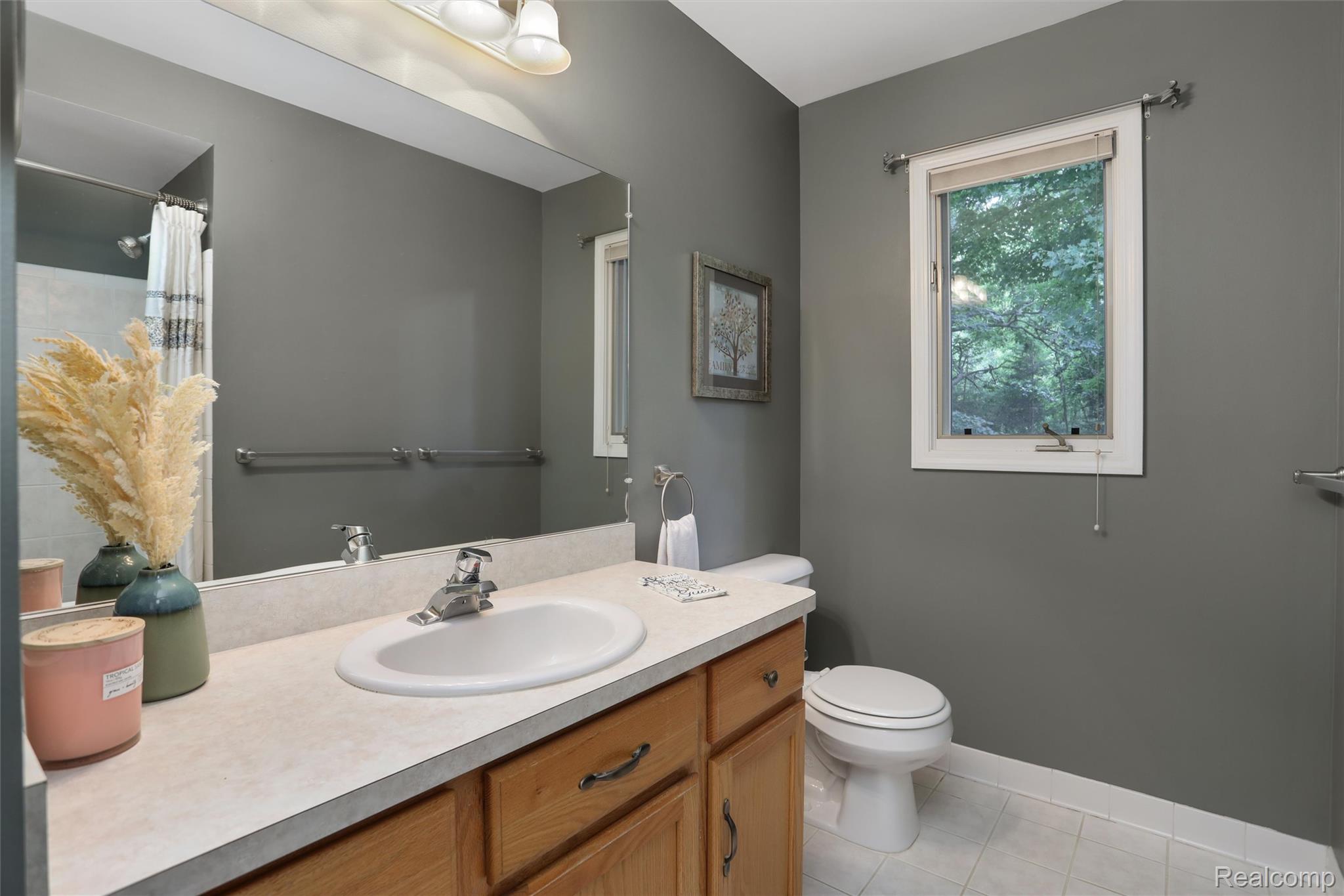 2082 Avon Lake Lane