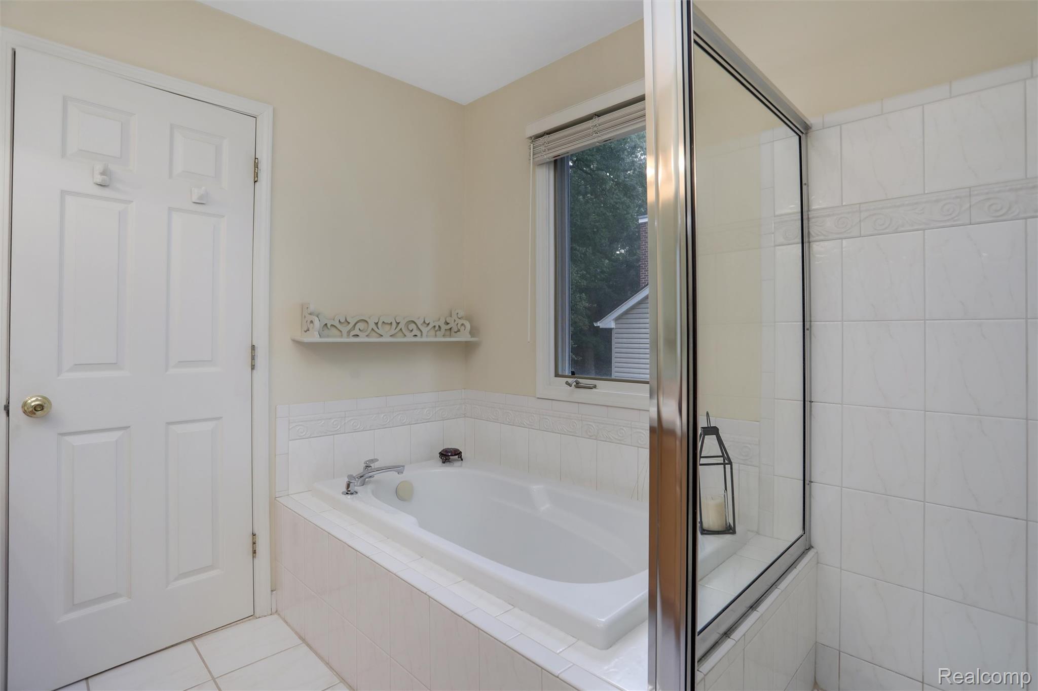 2082 Avon Lake Lane