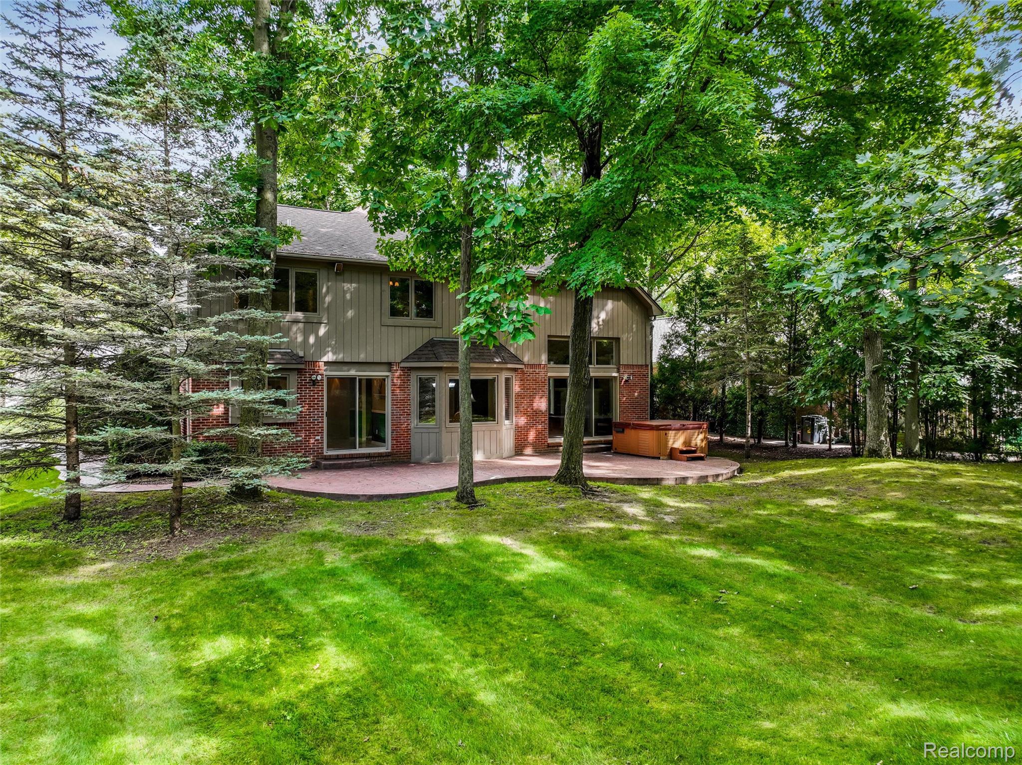 2082 Avon Lake Lane