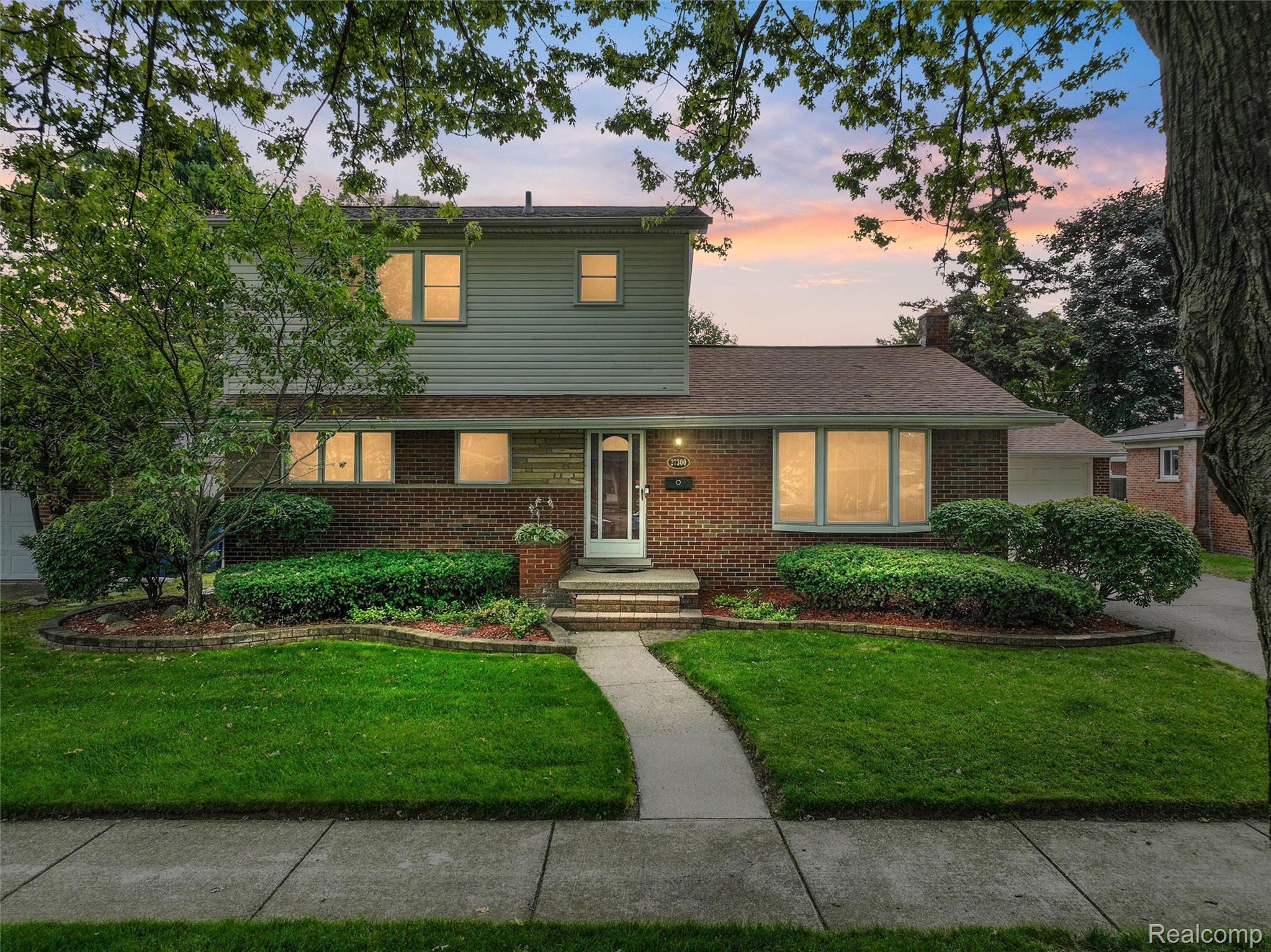 27300 Santa Ana Drive