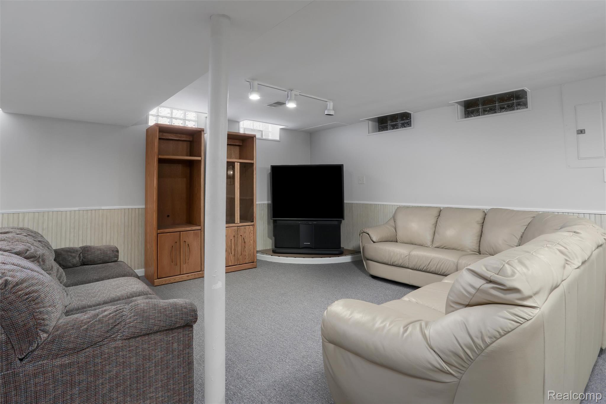 27300 Santa Ana Drive
