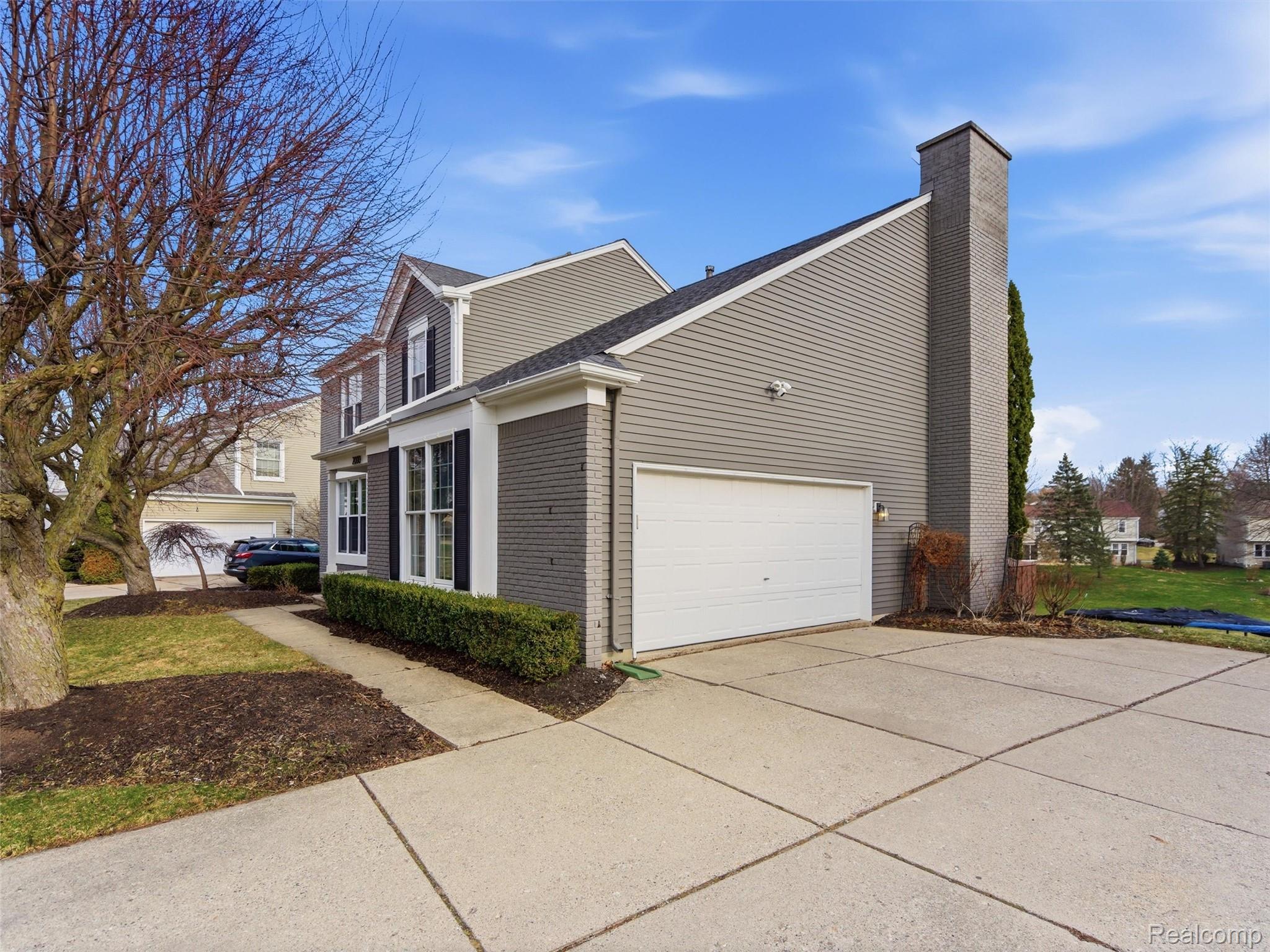 2000 Stonington Court