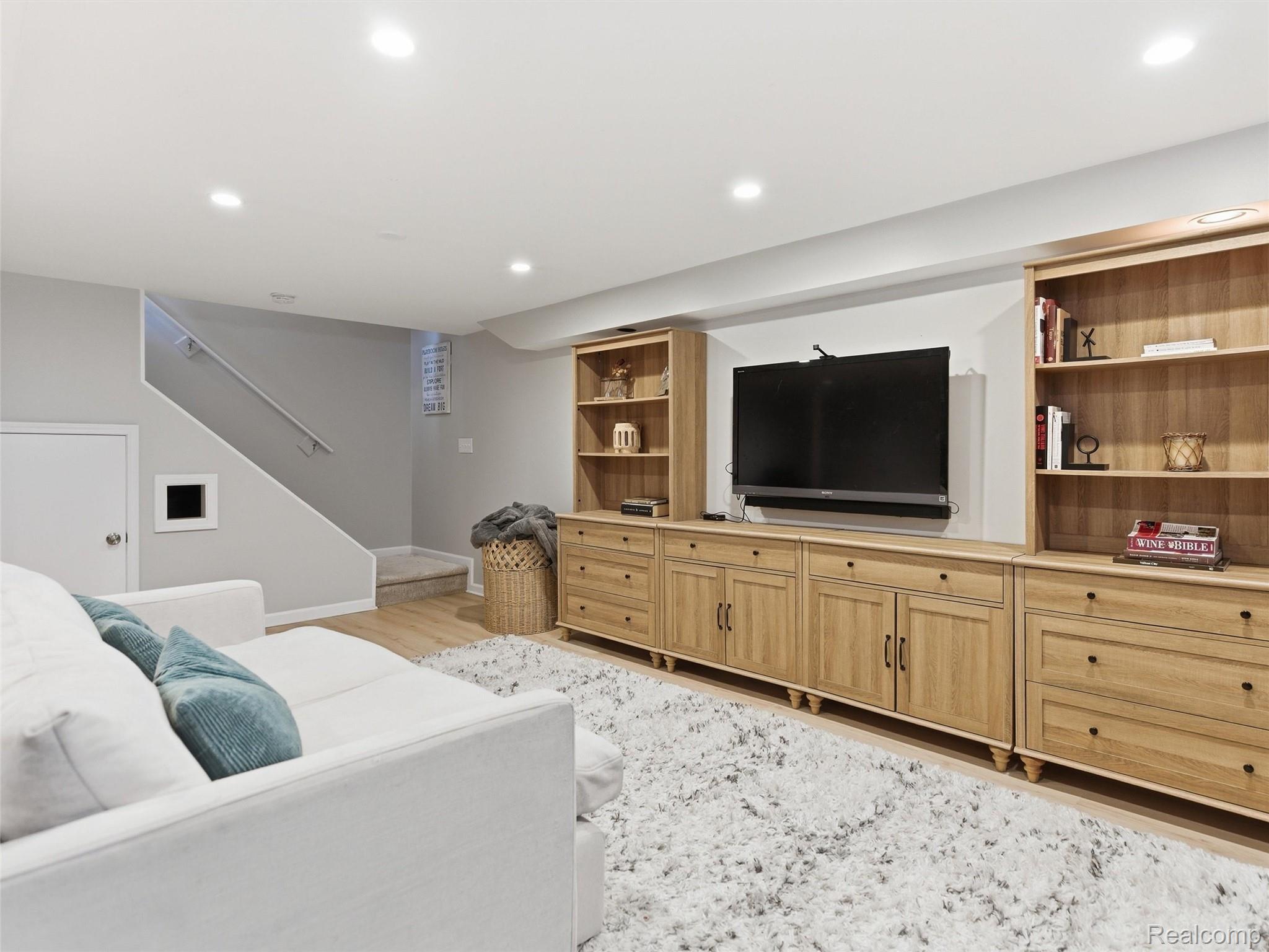 2000 Stonington Court