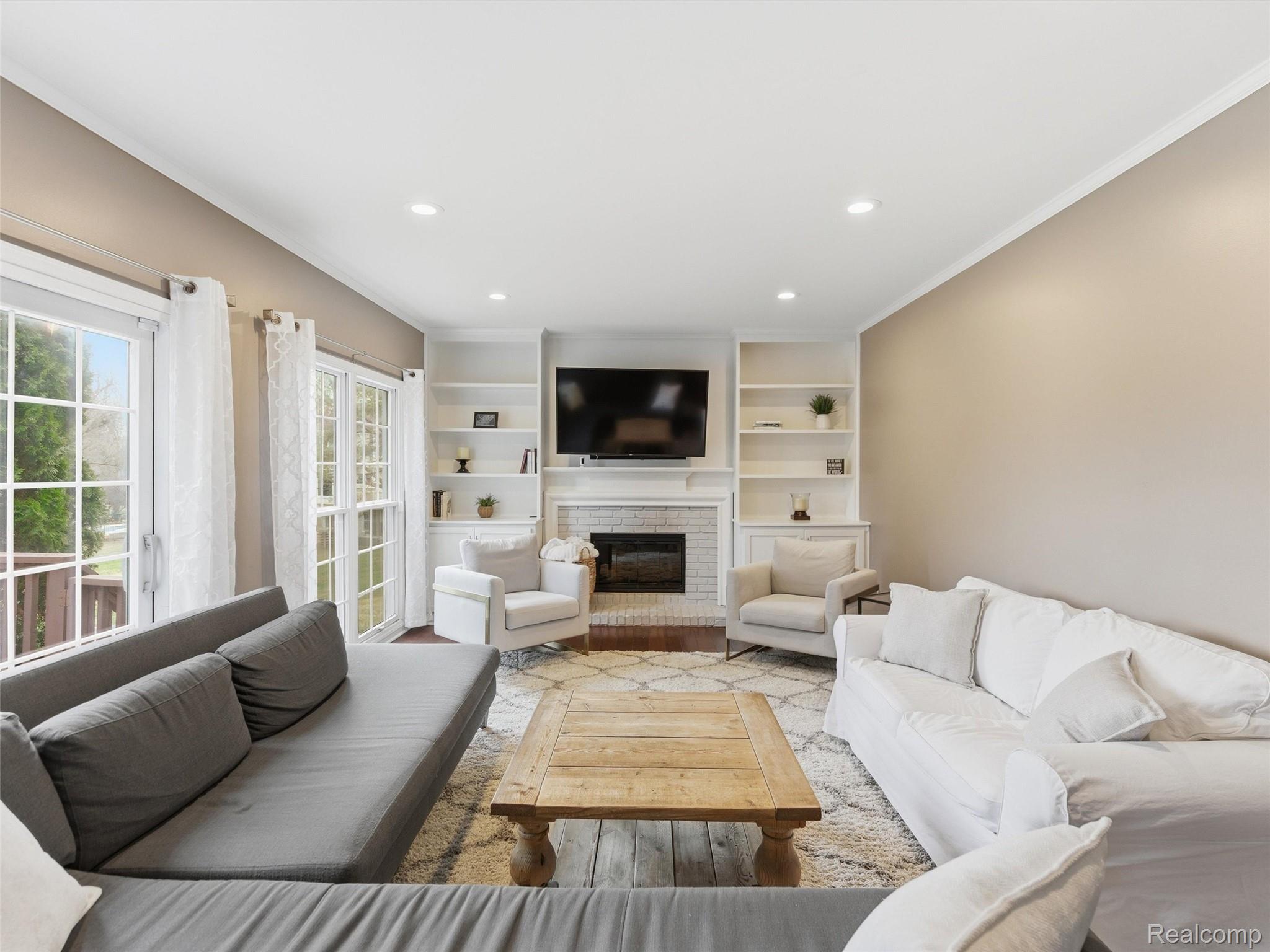 2000 Stonington Court