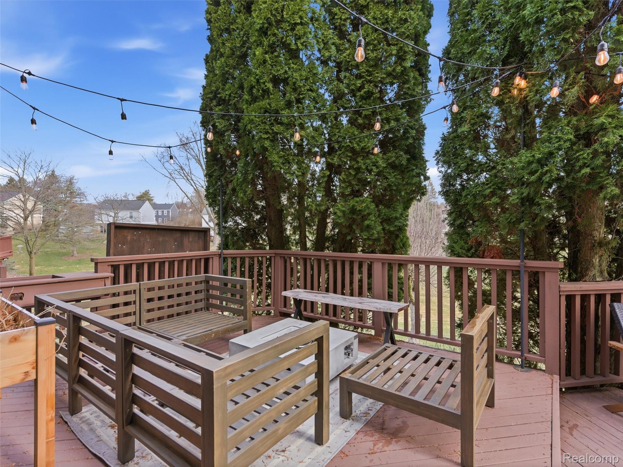 2000 Stonington Court