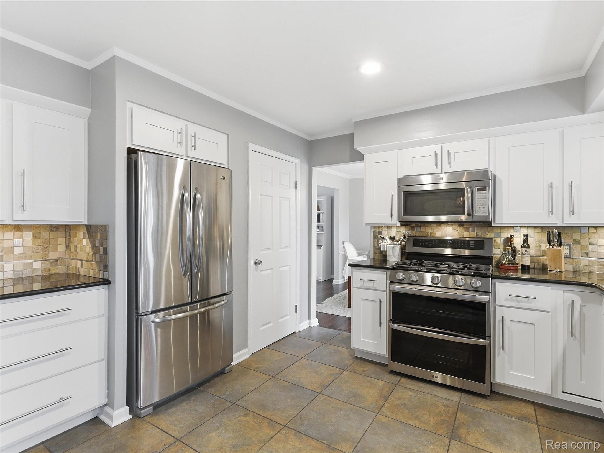 2000 Stonington Court