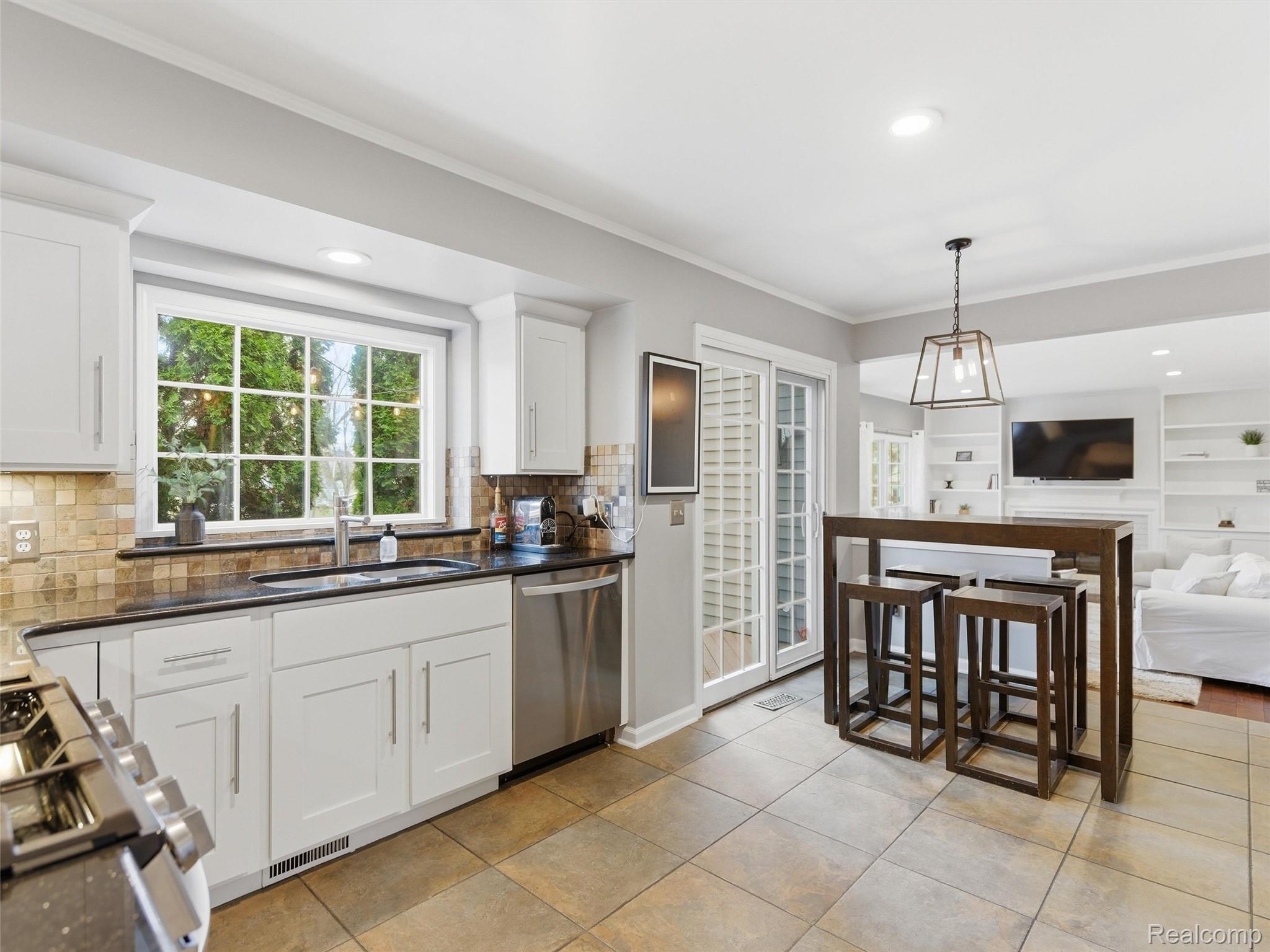 2000 Stonington Court