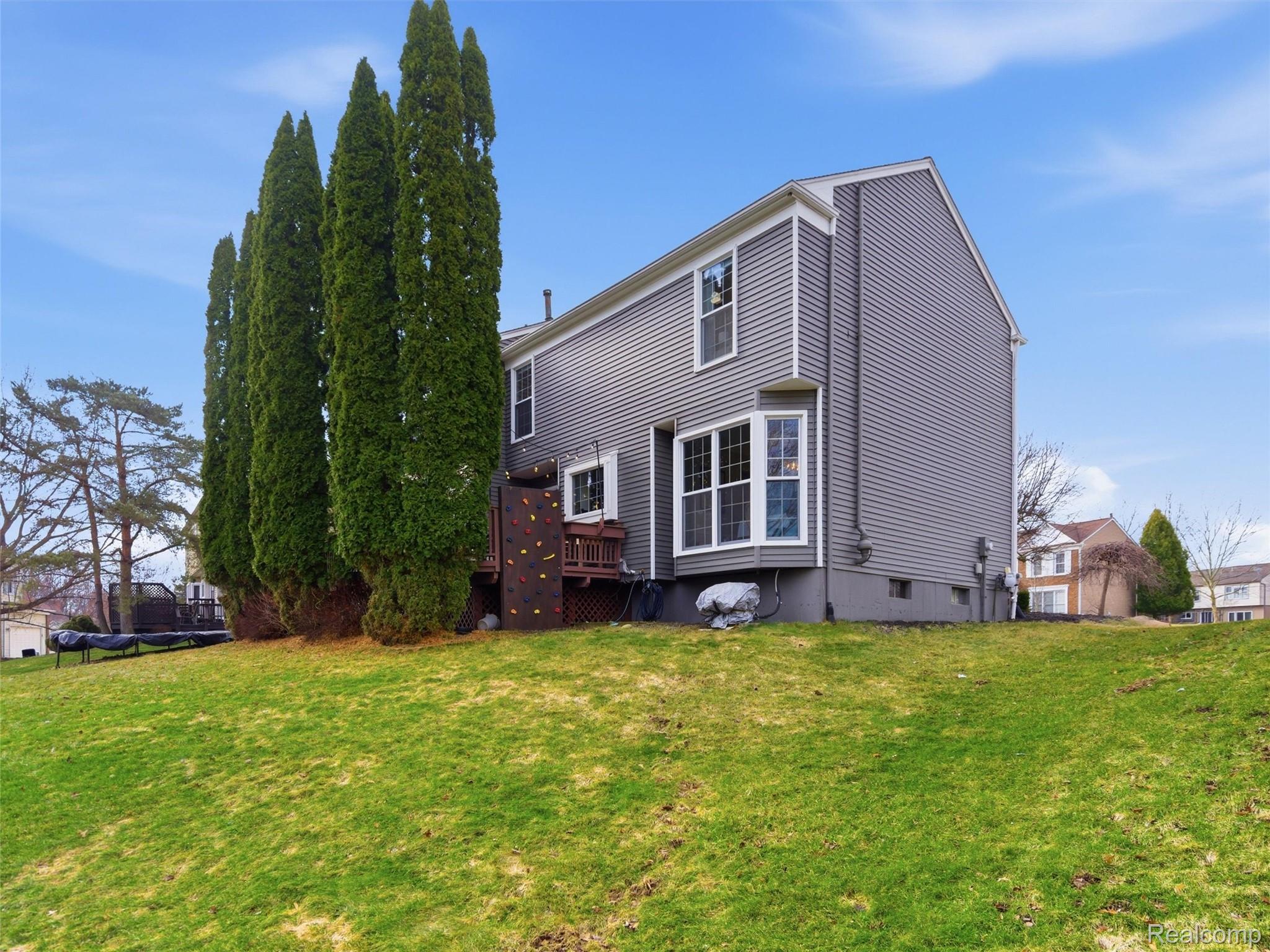 2000 Stonington Court