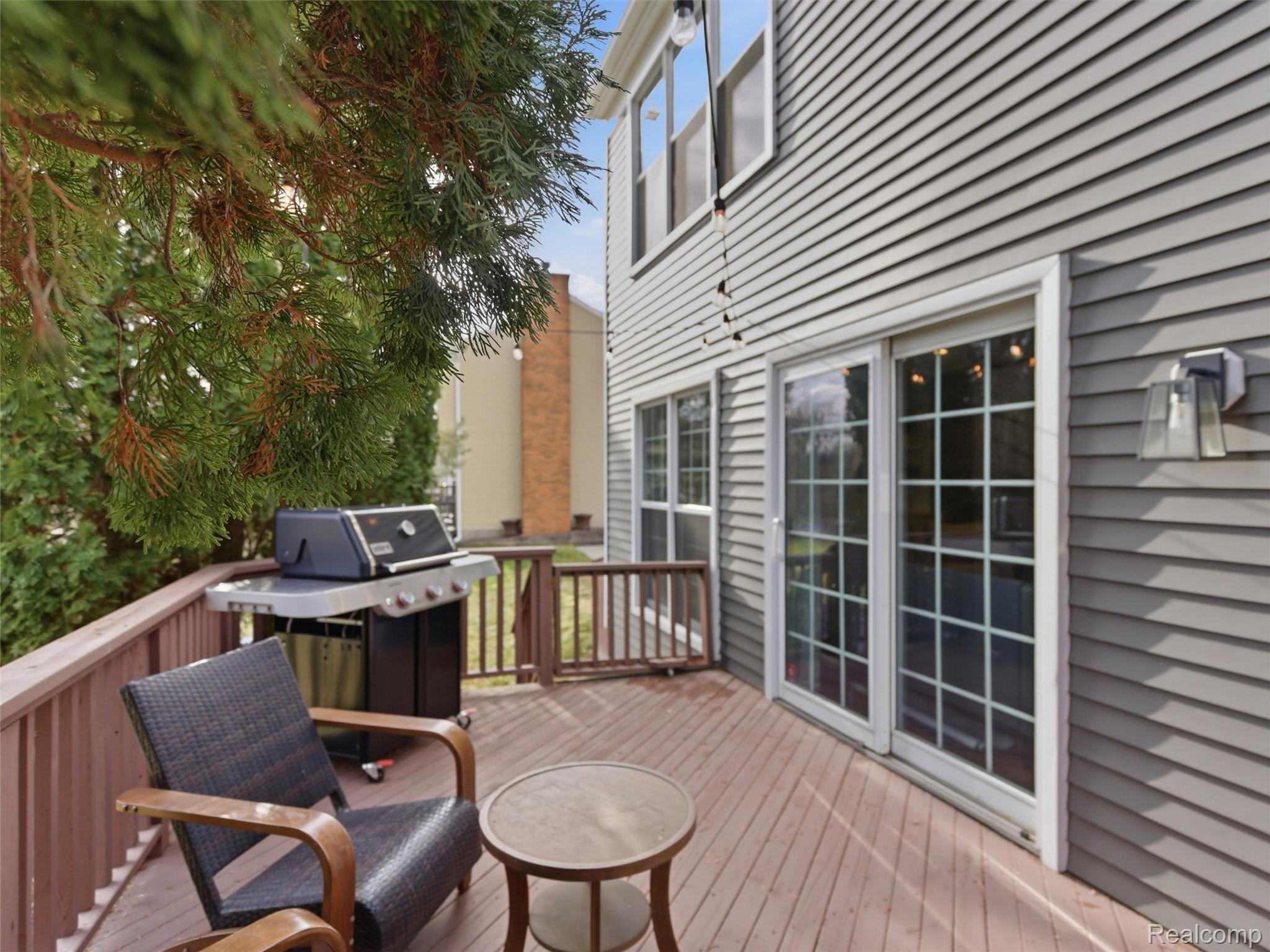 2000 Stonington Court