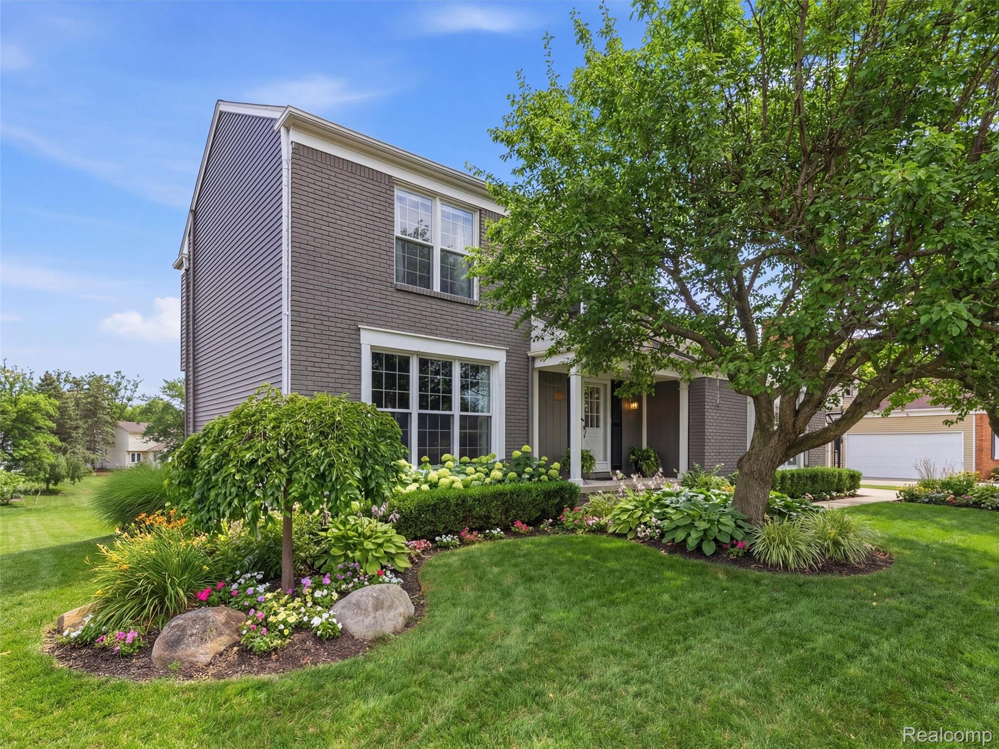 2000 Stonington Court