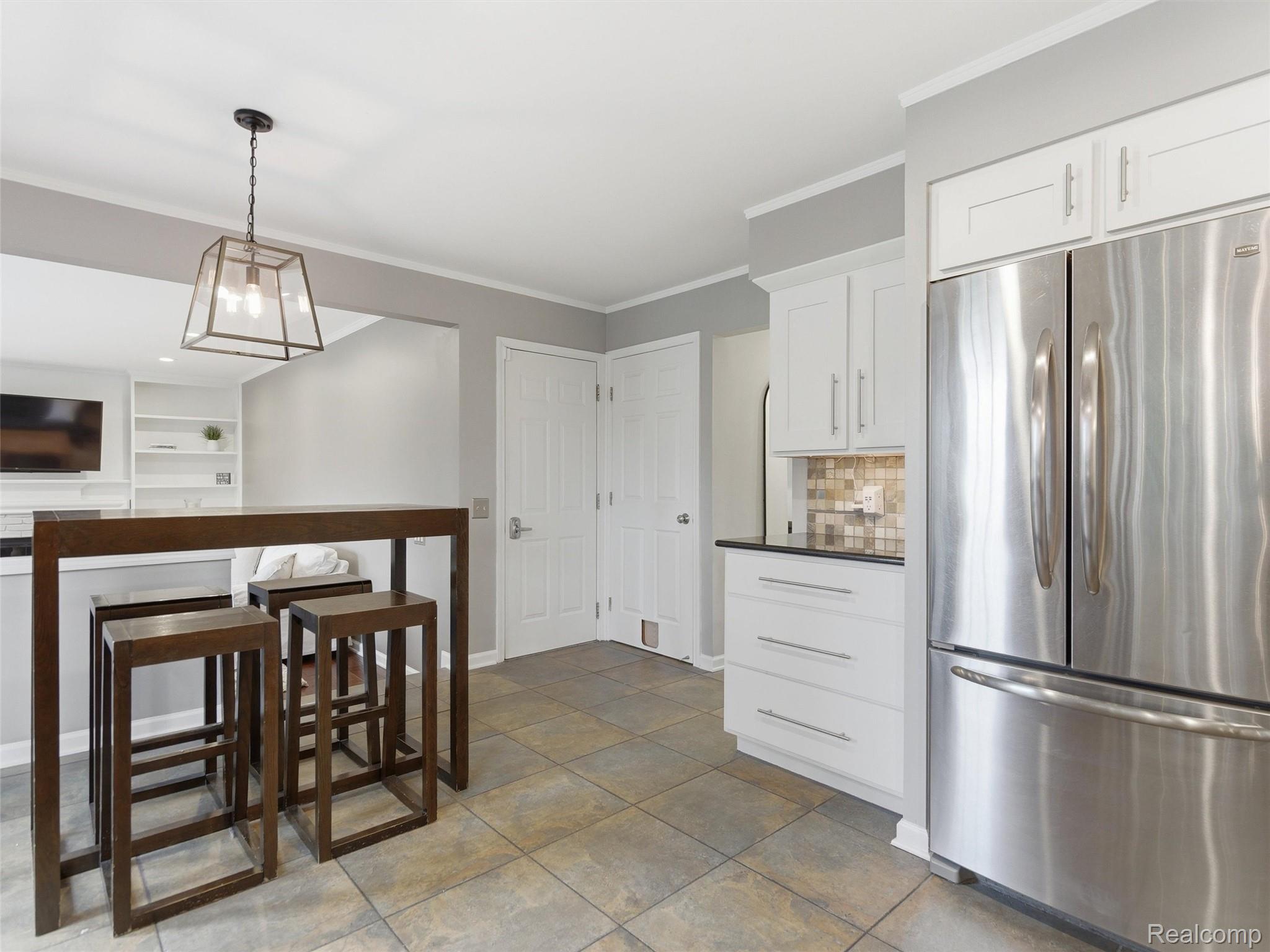 2000 Stonington Court