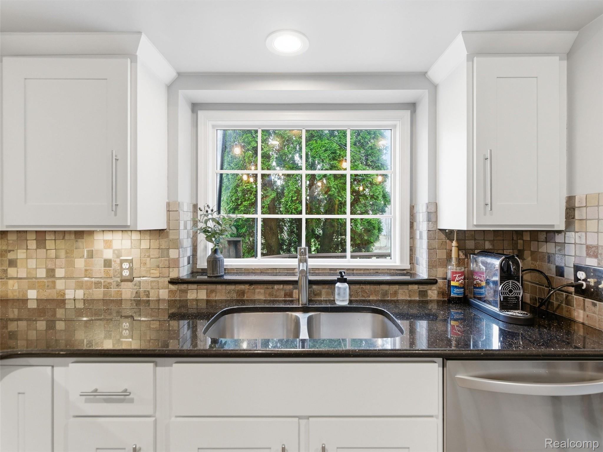 2000 Stonington Court