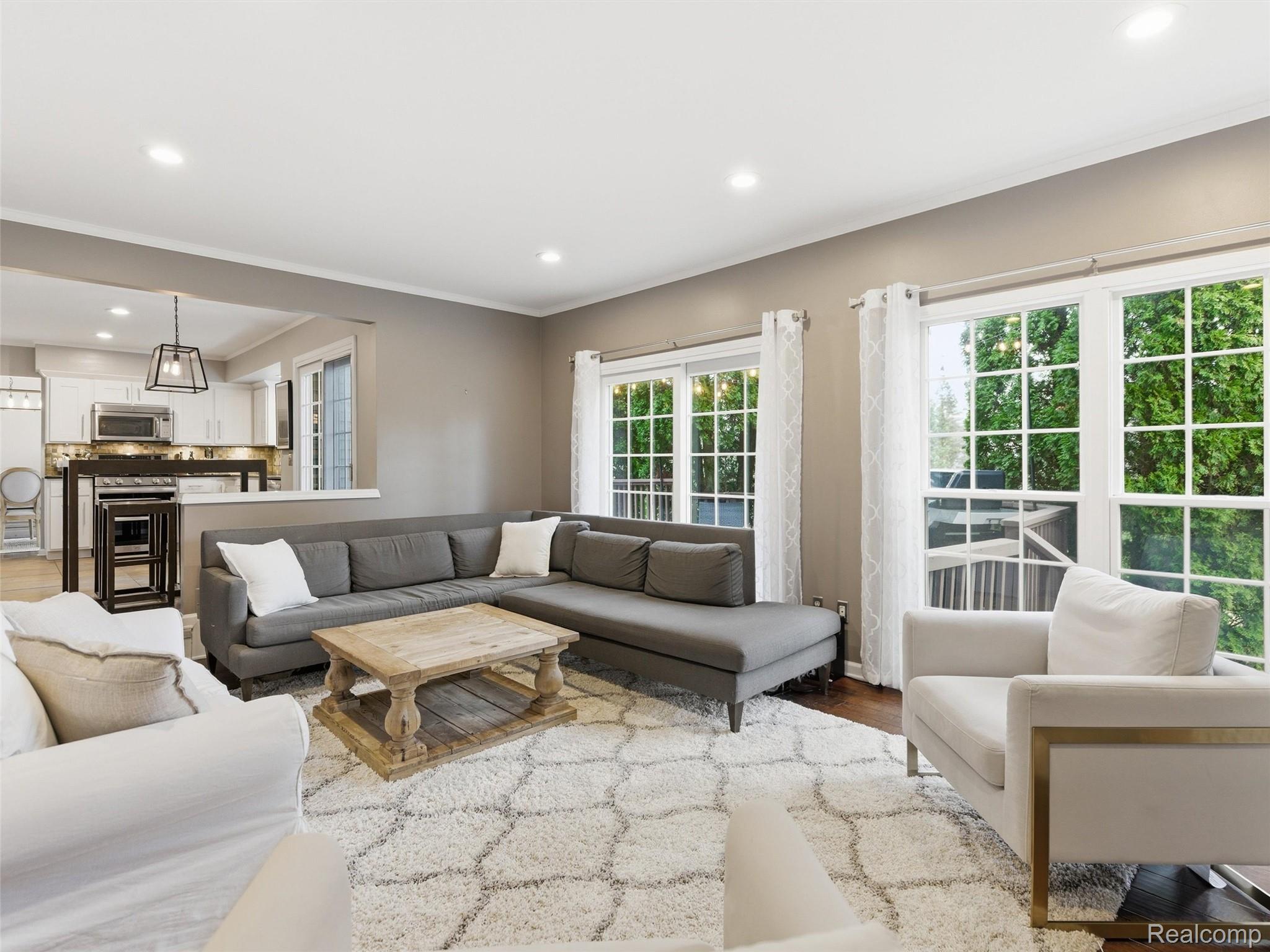 2000 Stonington Court