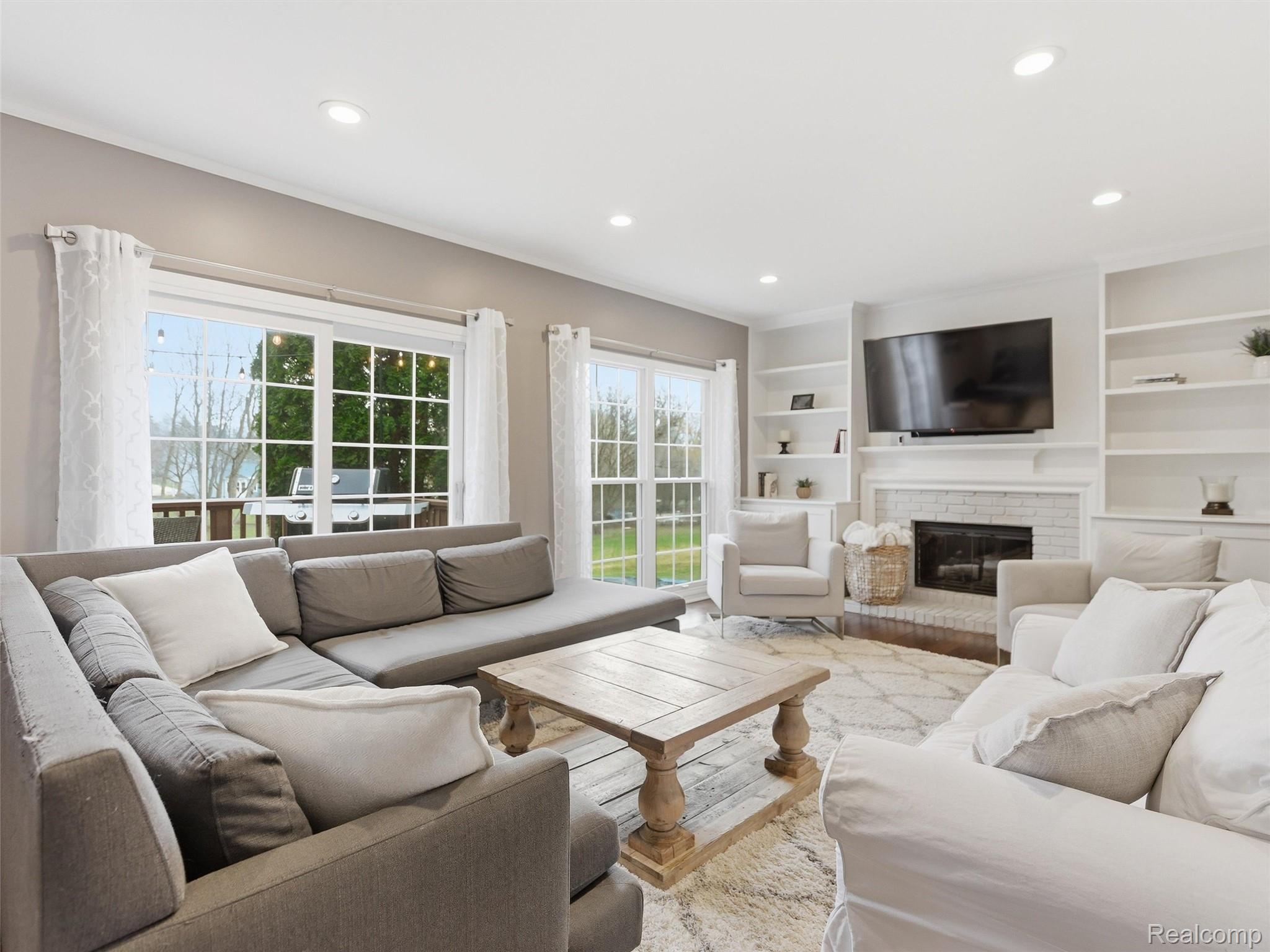 2000 Stonington Court