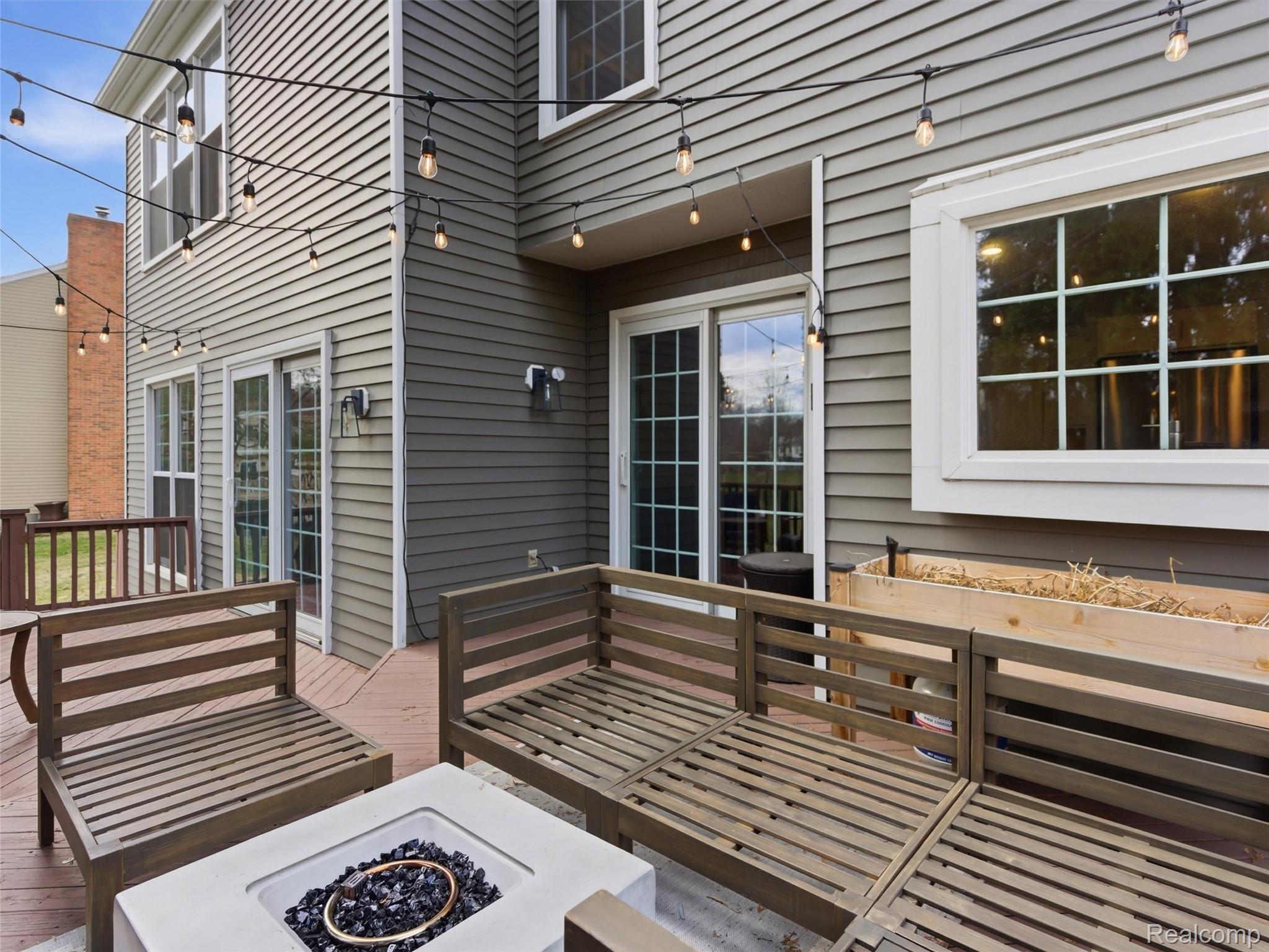 2000 Stonington Court