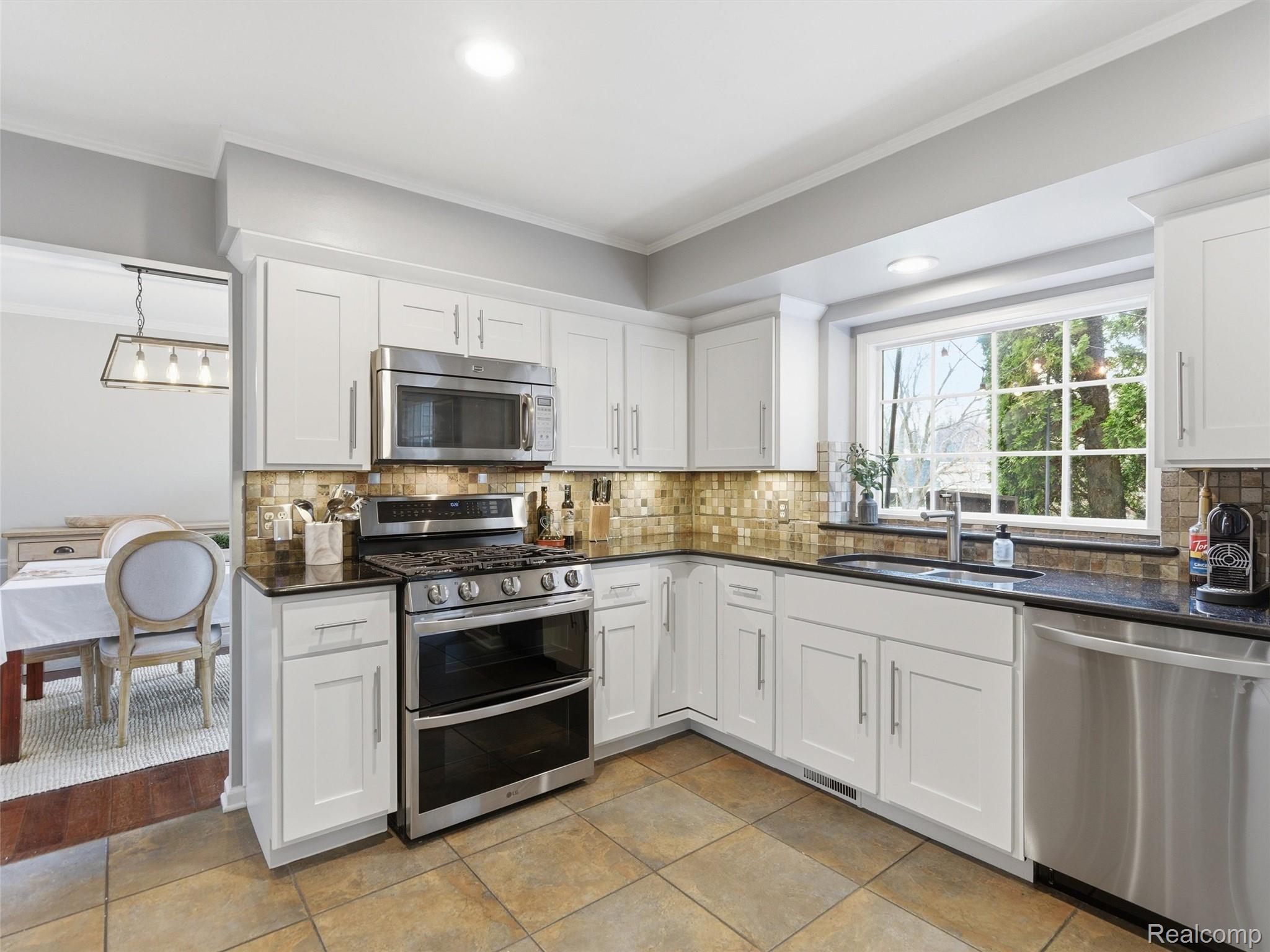 2000 Stonington Court