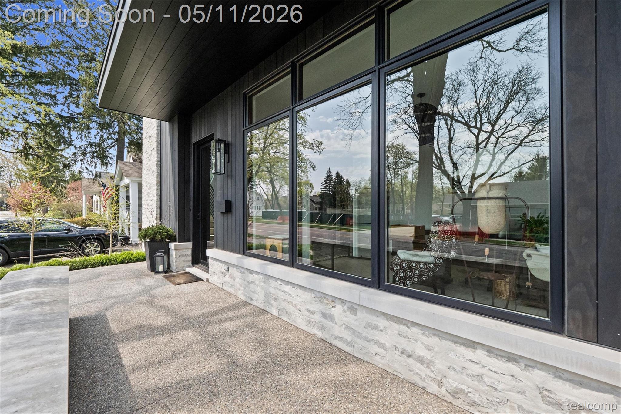 283 E Lincoln Street