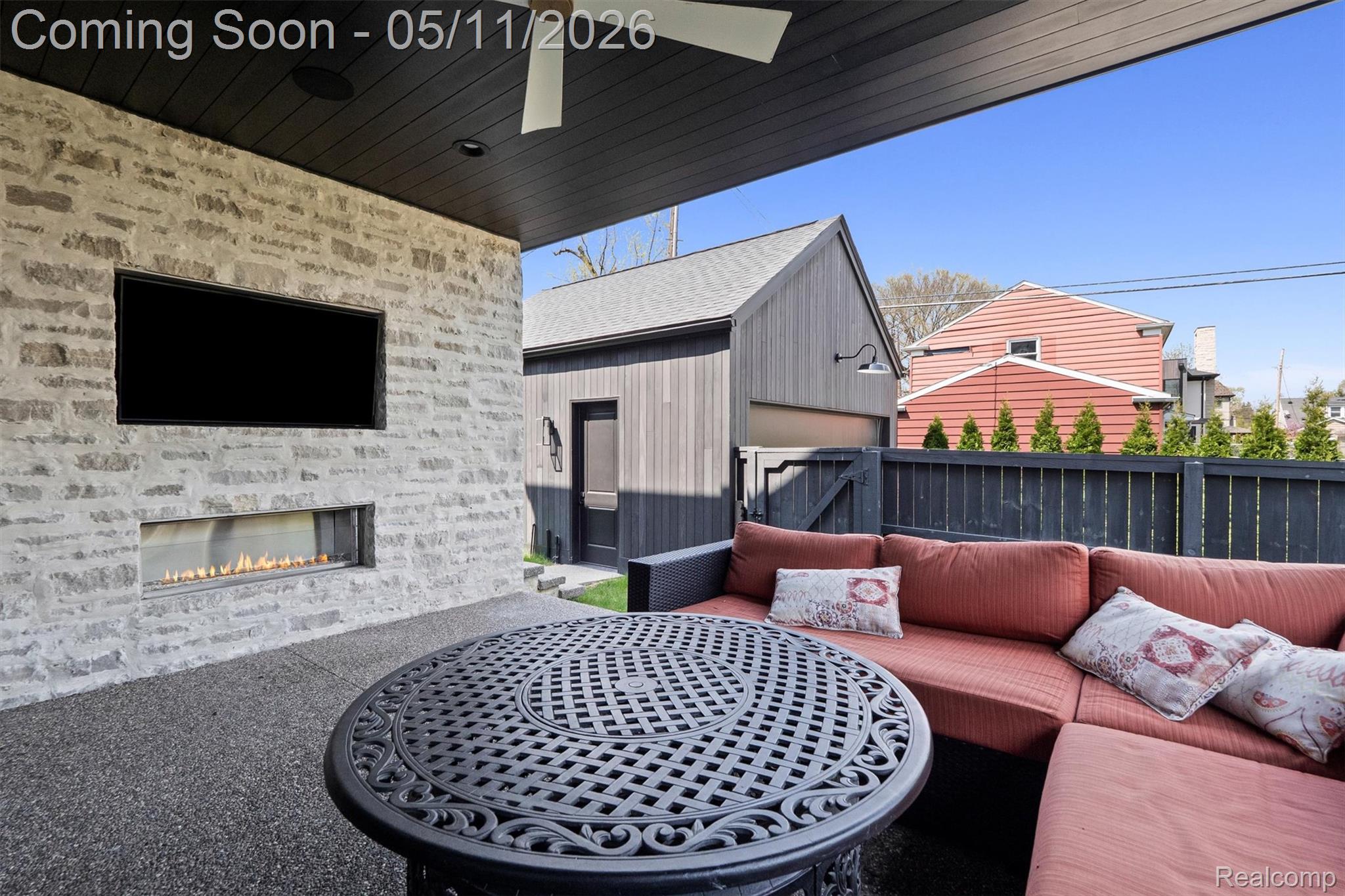 283 E Lincoln Street