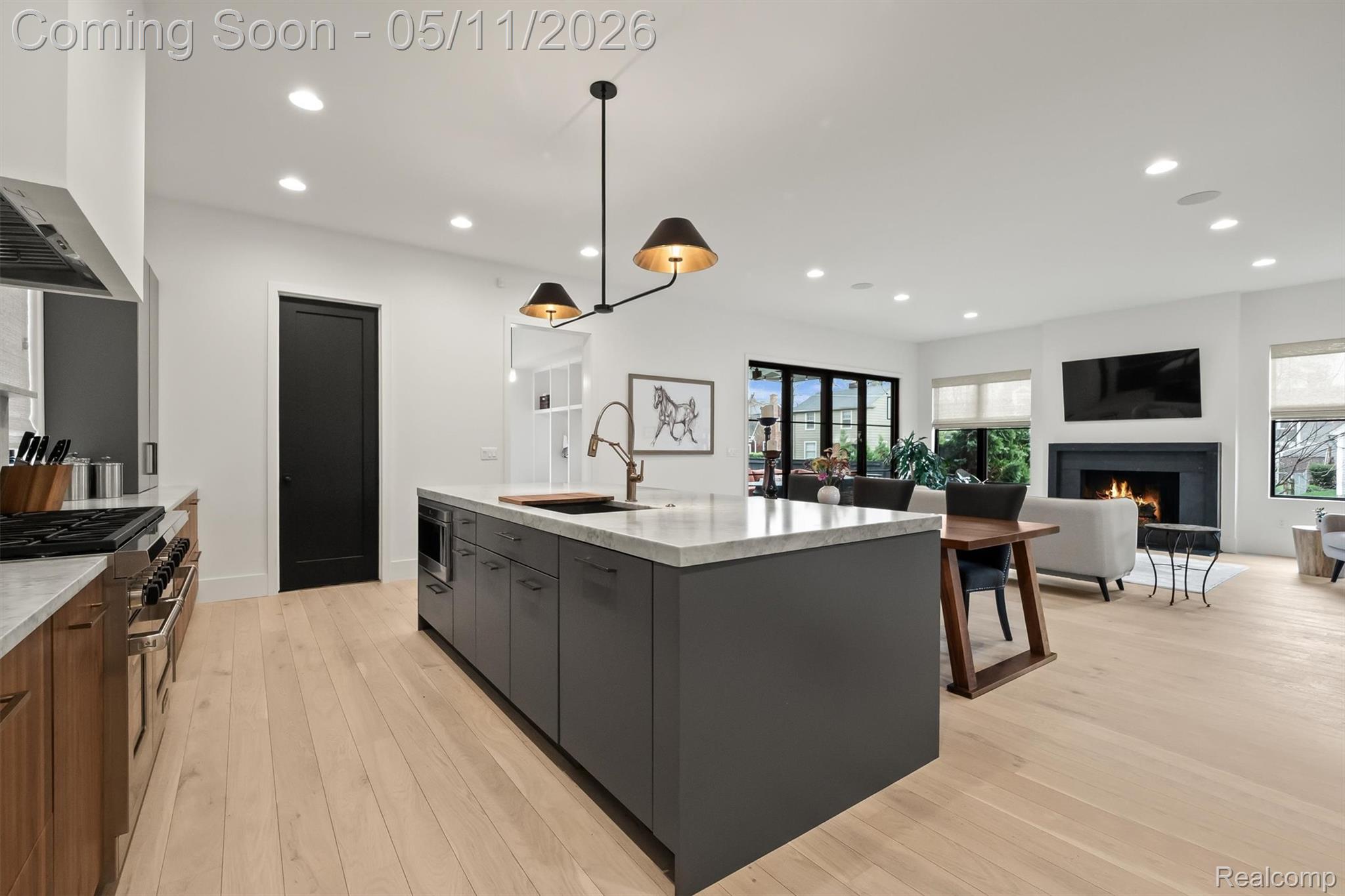 283 E Lincoln Street