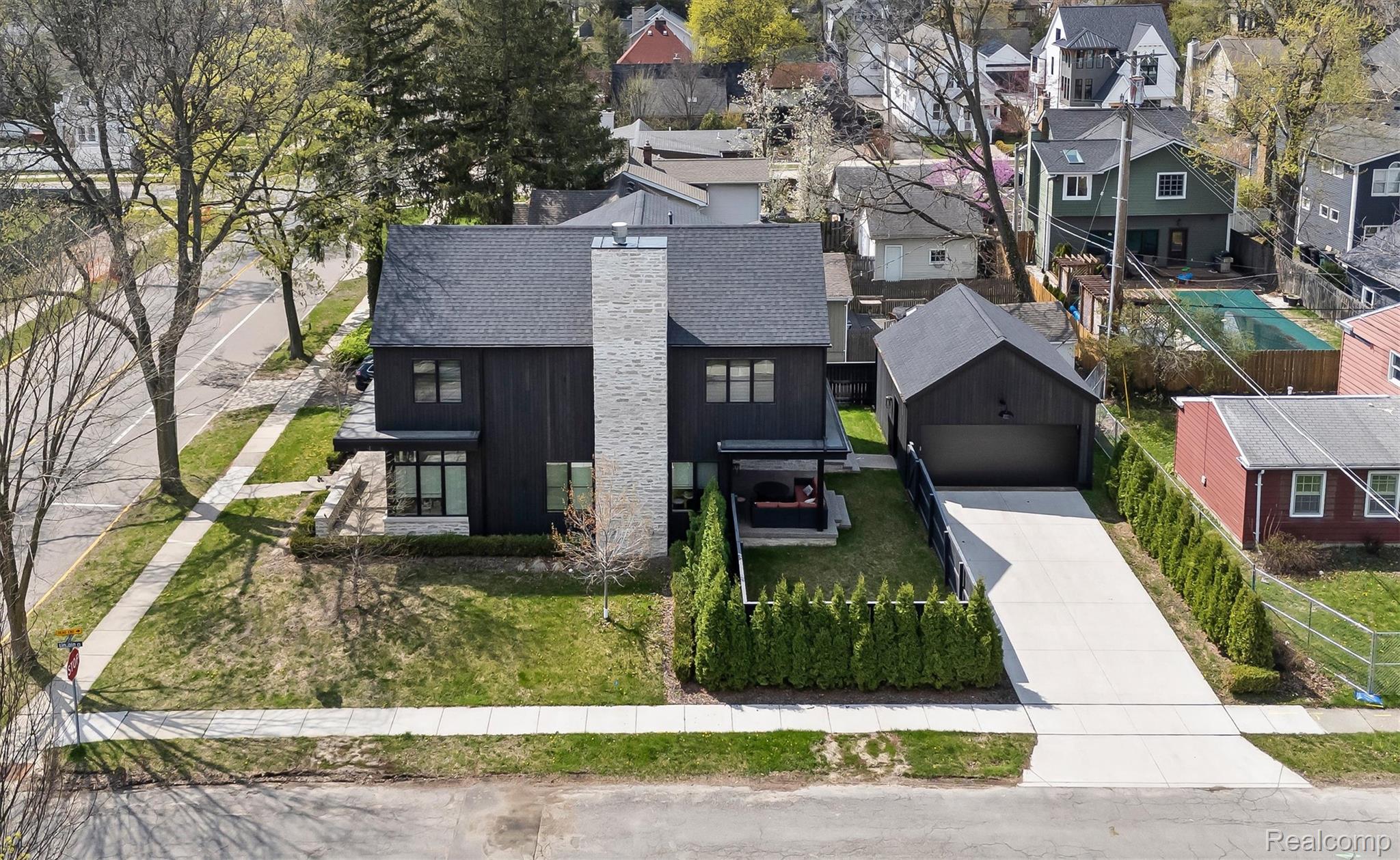 283 E Lincoln Street