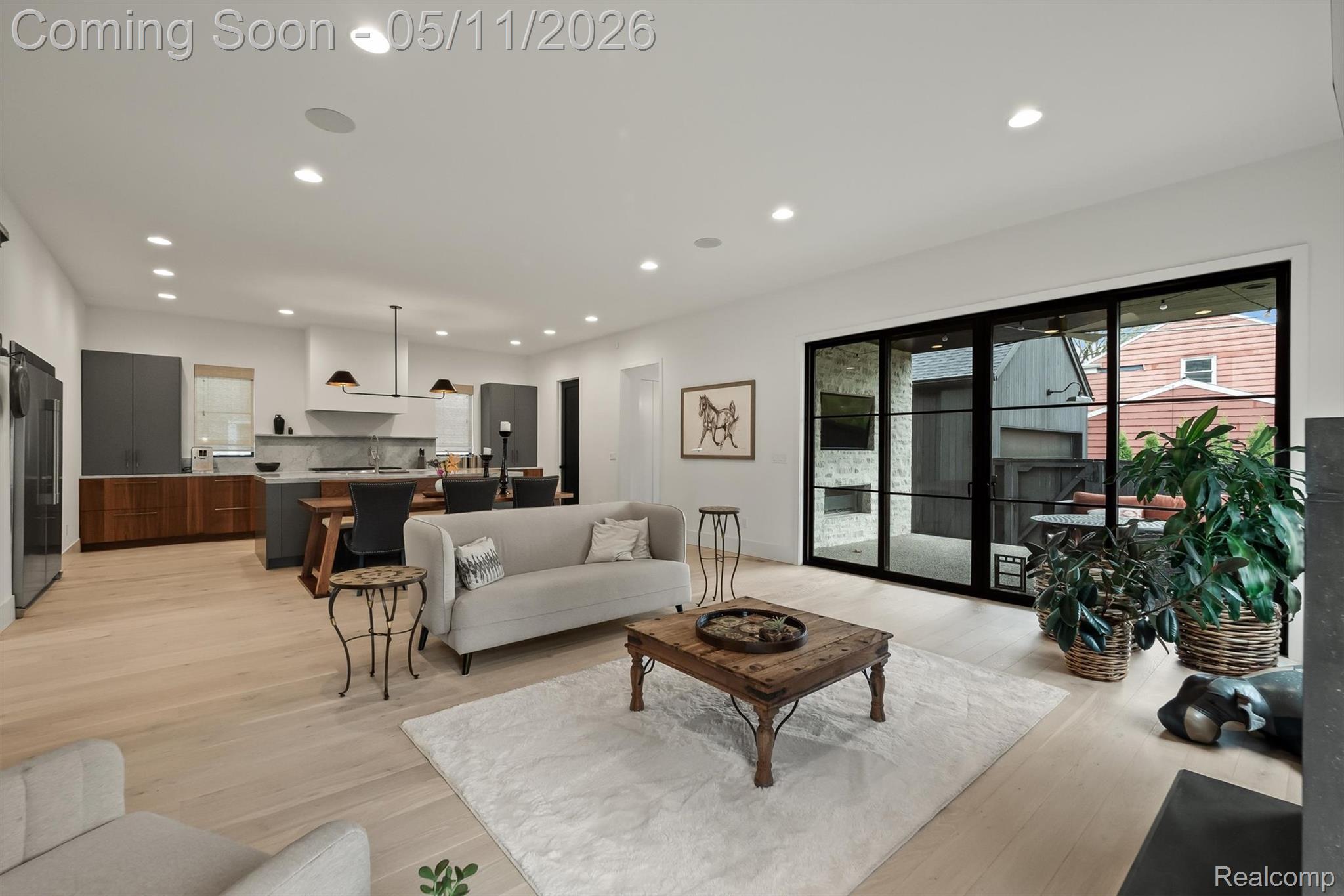 283 E Lincoln Street