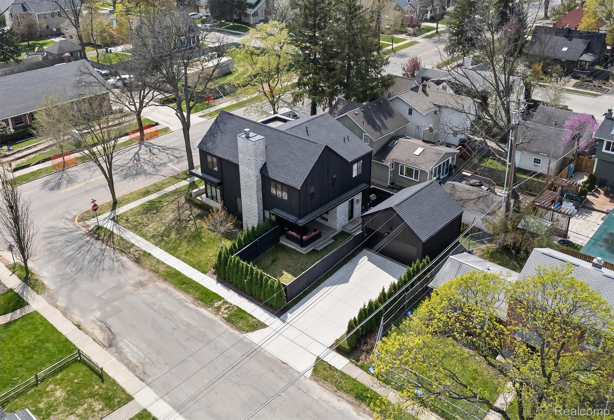 283 E Lincoln Street