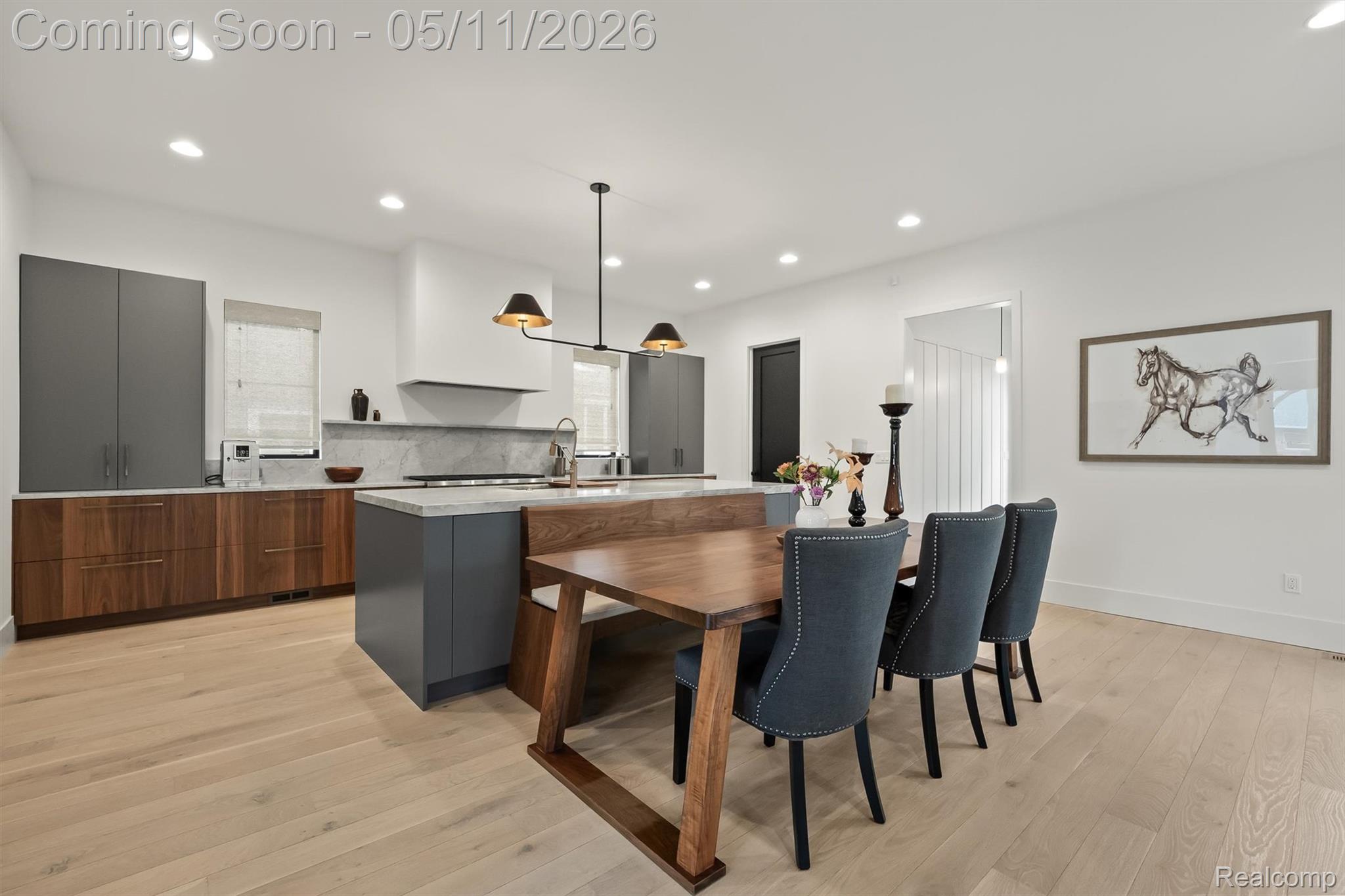 283 E Lincoln Street