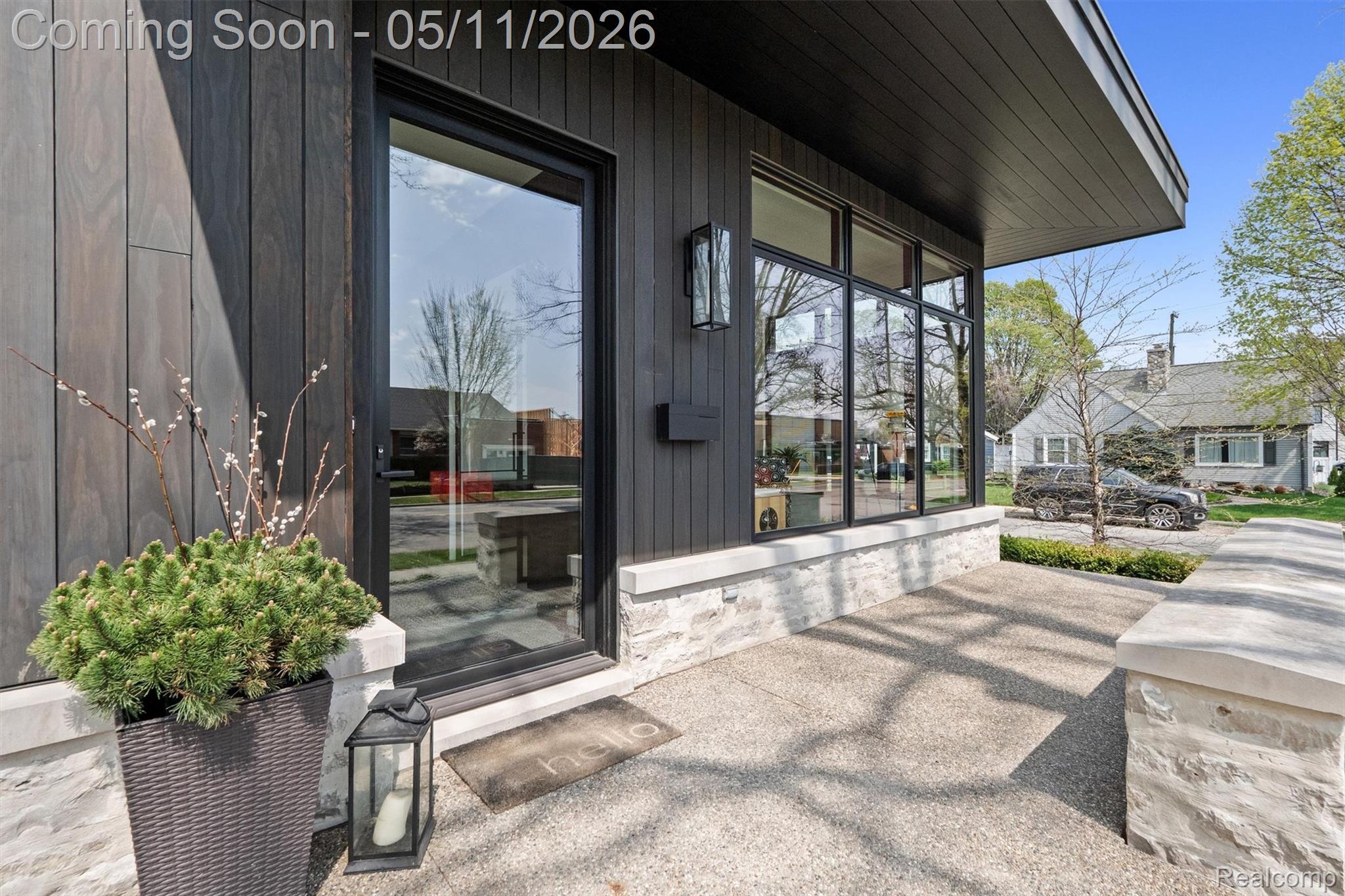 283 E Lincoln Street