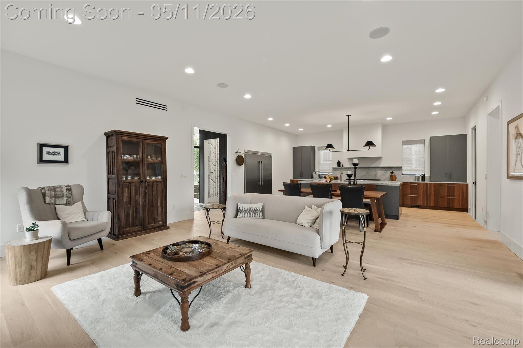 283 E Lincoln Street