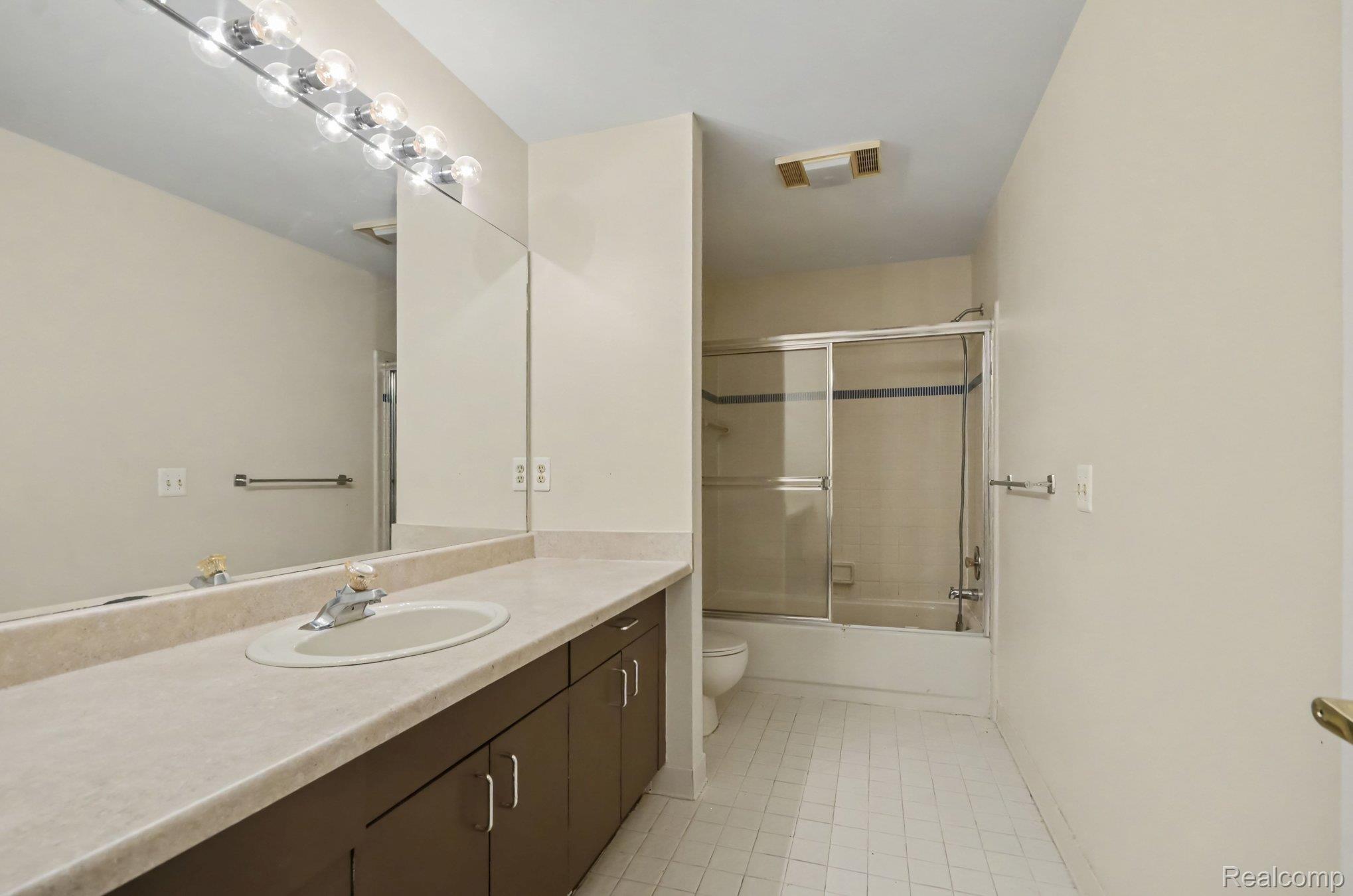 6329 Mission Drive