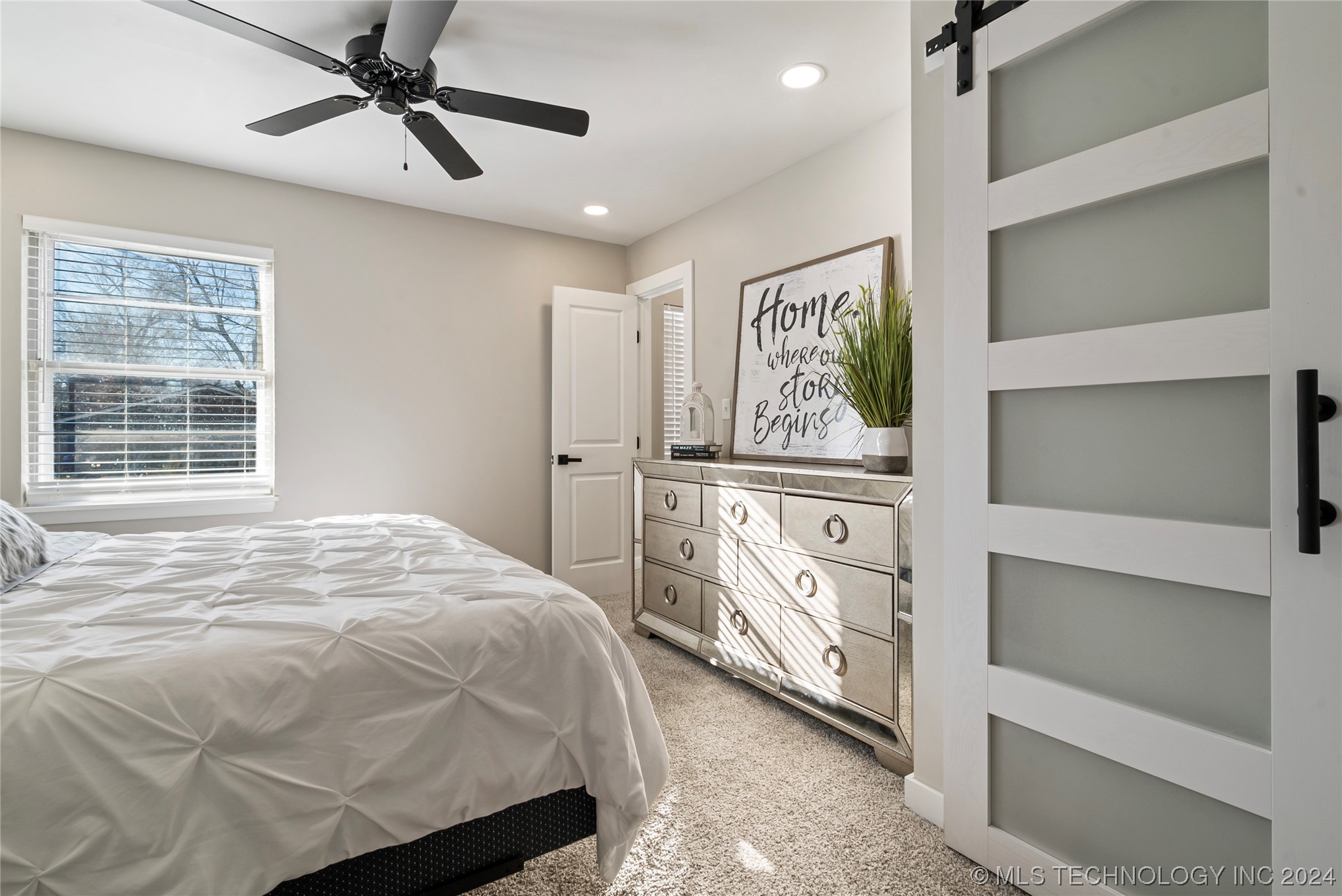 1528 E 55th Place