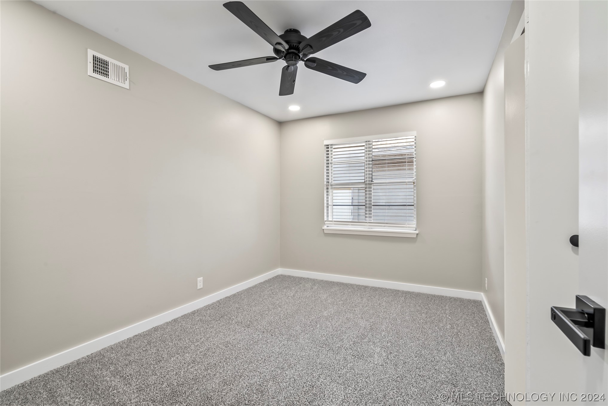 1528 E 55th Place