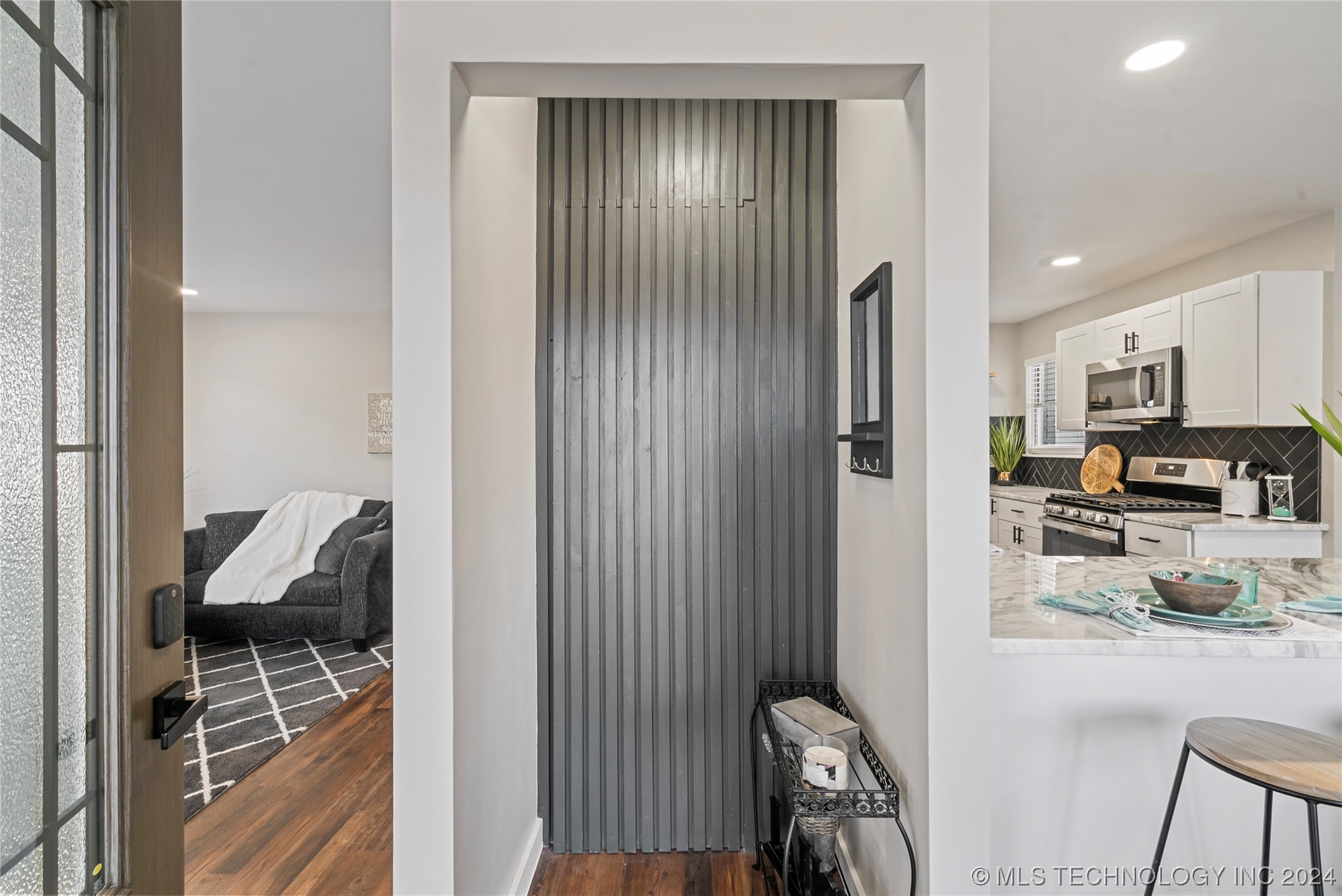 1528 E 55th Place