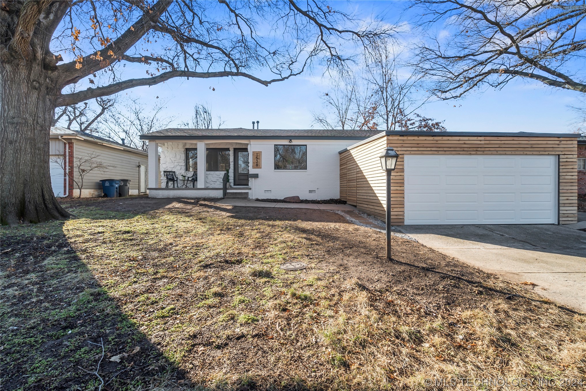 1528 E 55th Place