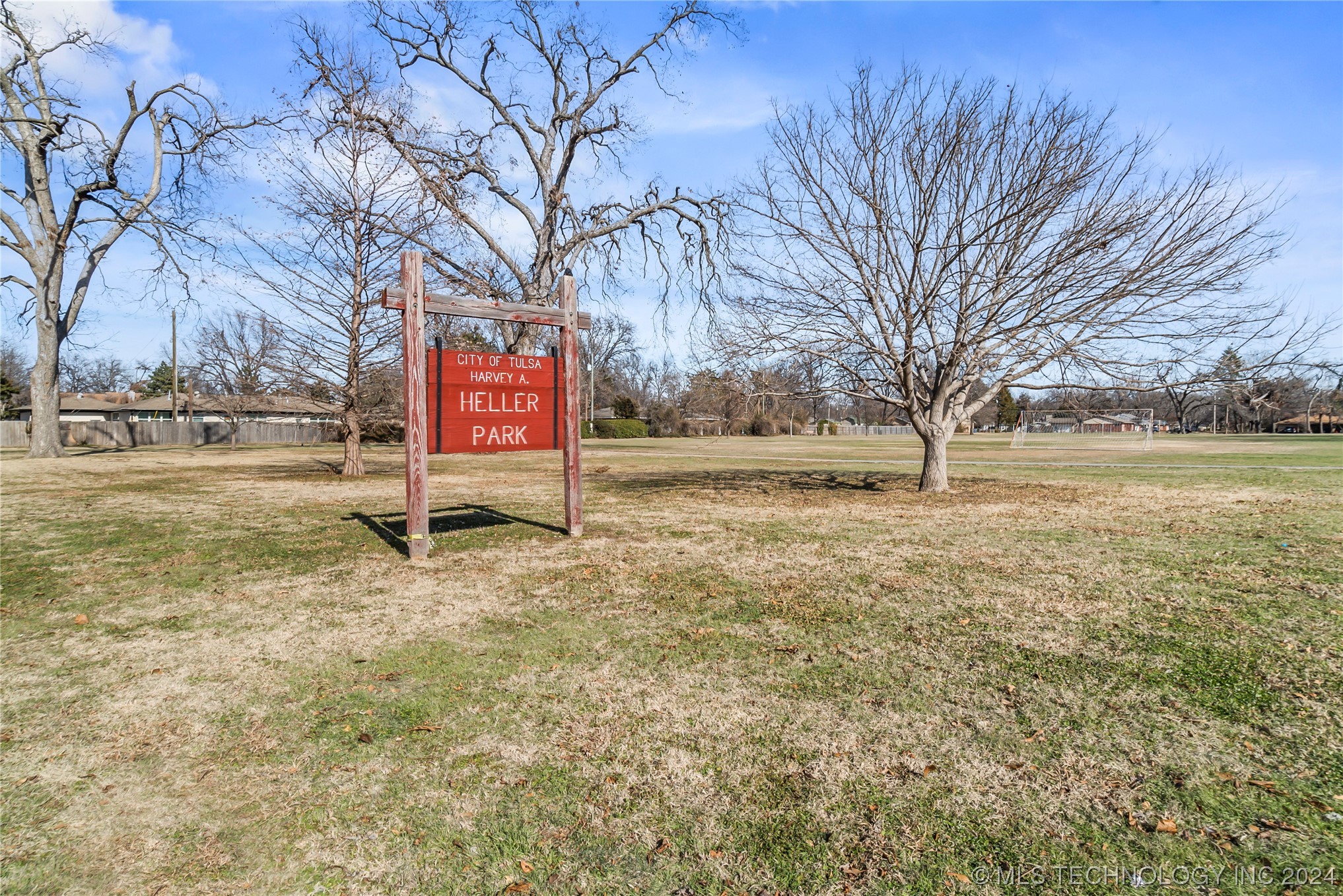 1528 E 55th Place