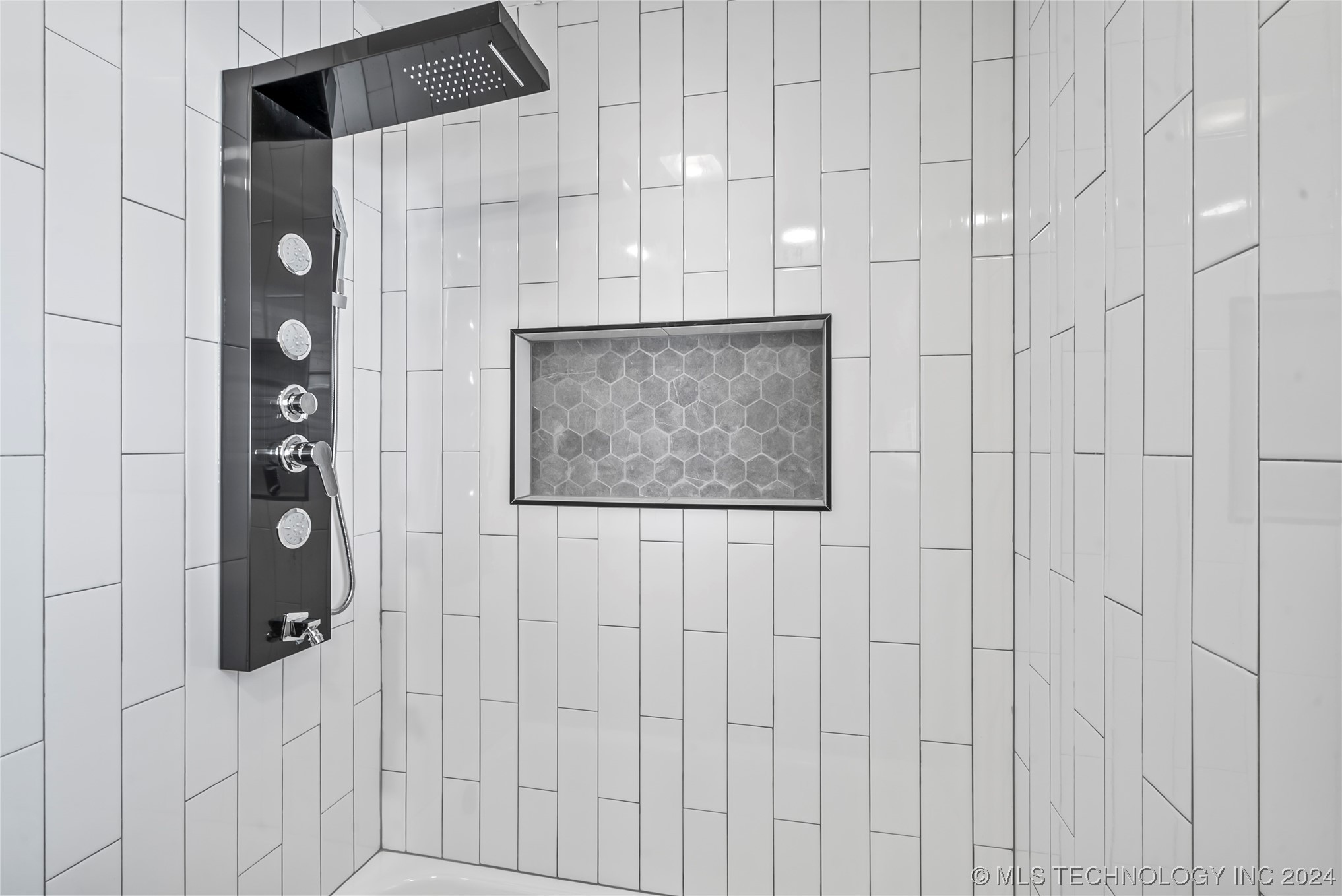 1528 E 55th Place