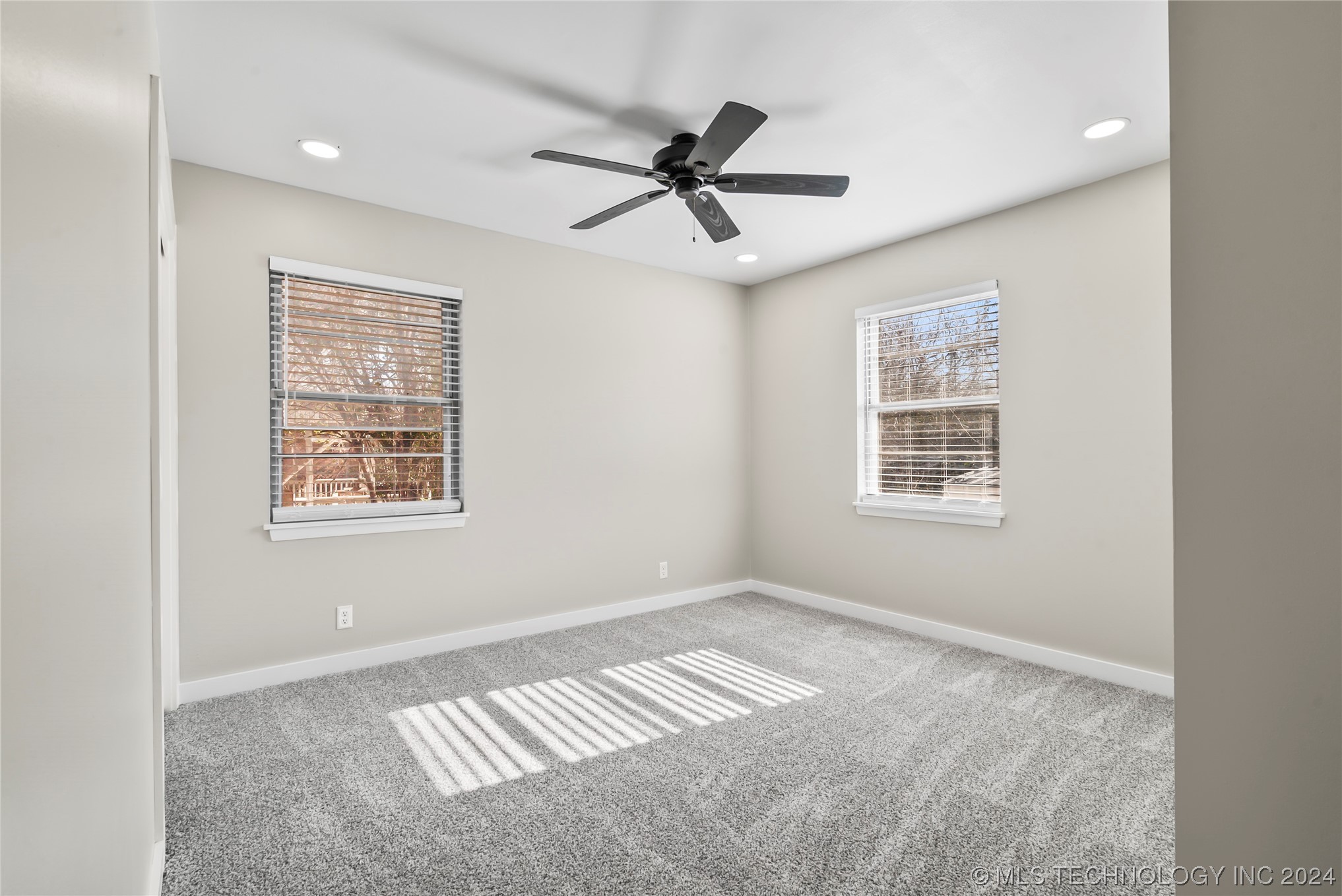 1528 E 55th Place