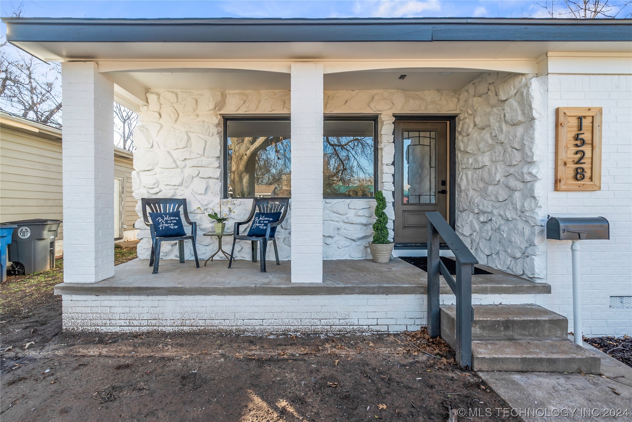 1528 E 55th Place