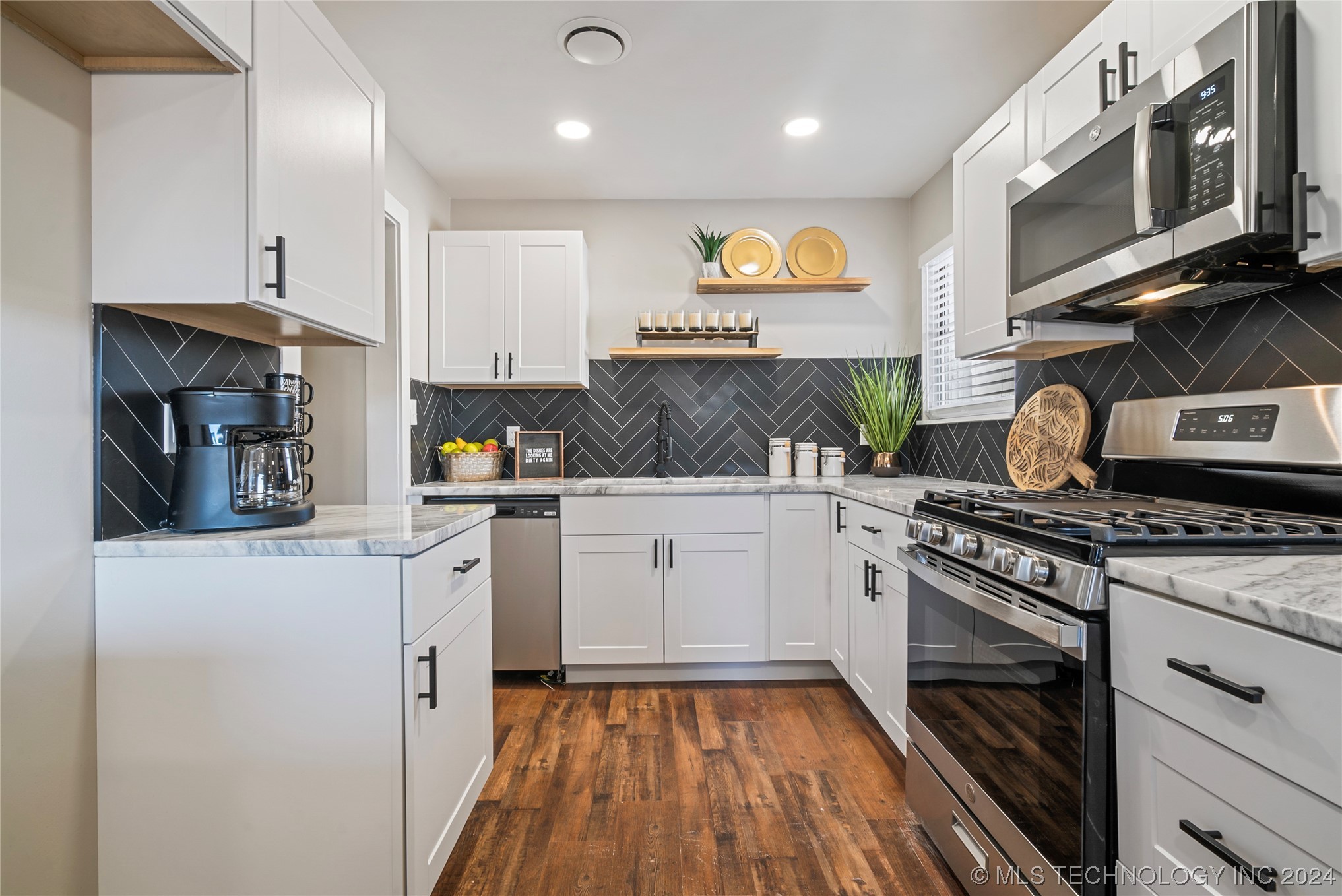 1528 E 55th Place