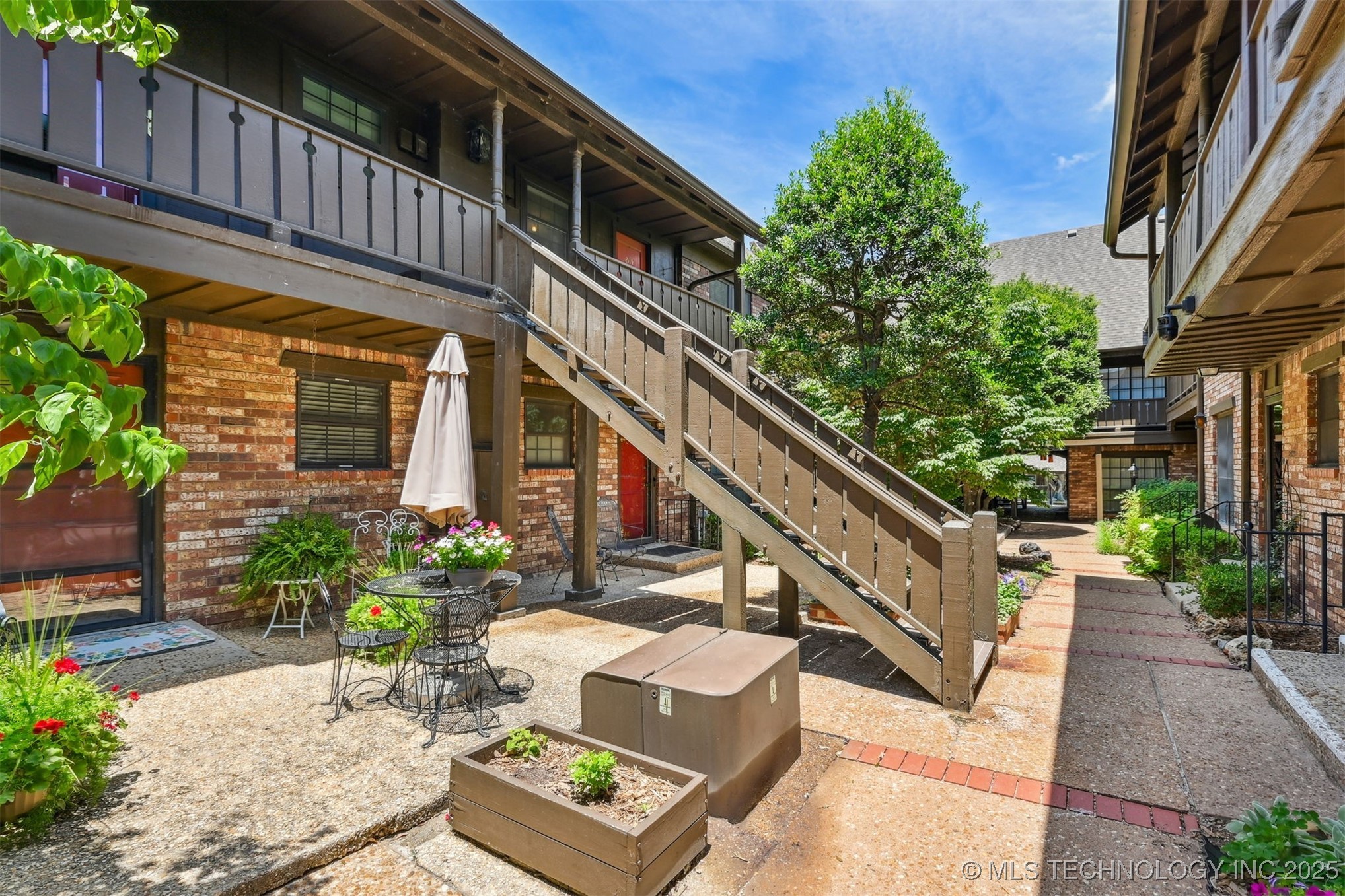 6 E 22nd Street A-205