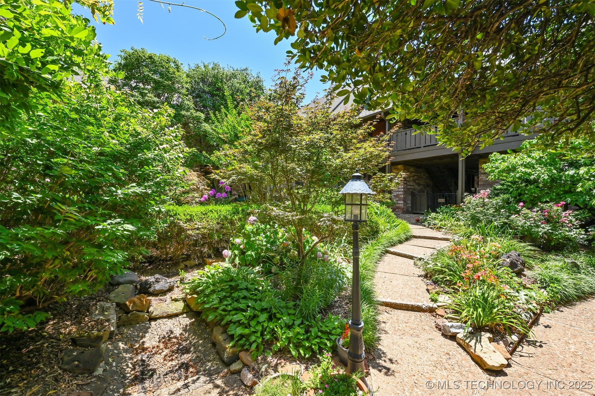 6 E 22nd Street A-205