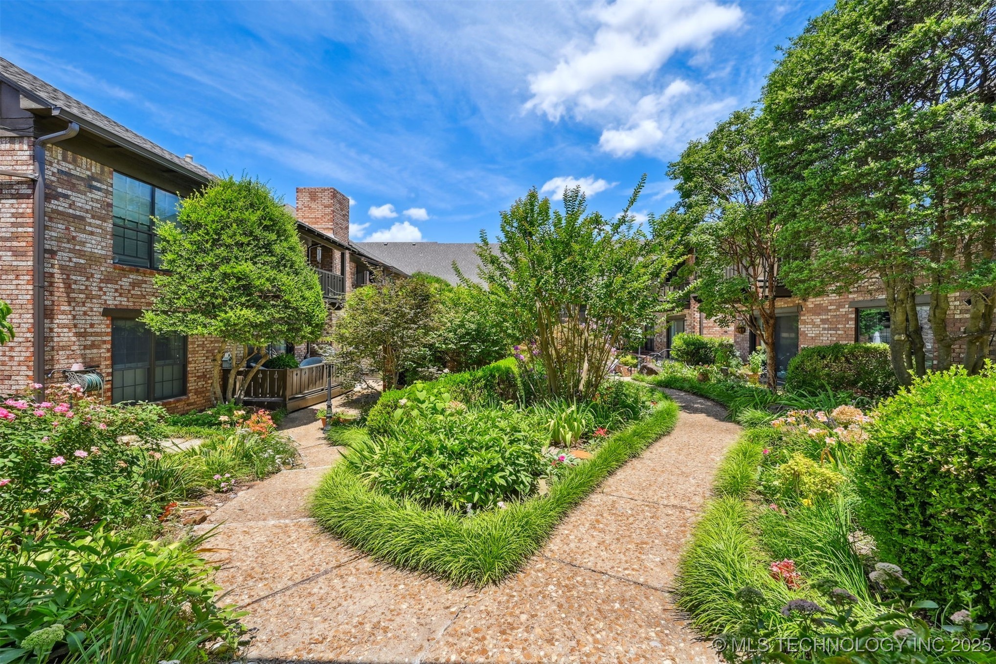 6 E 22nd Street A-205